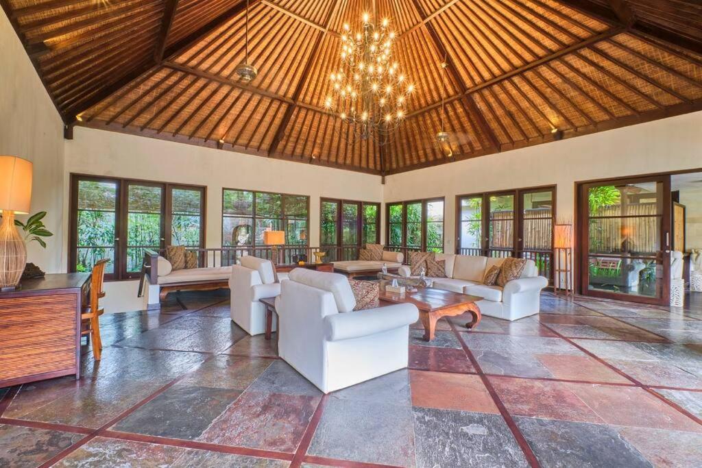 Villa Villa Saraswati Authentic Balinese Elegance With Pool And Temple Views