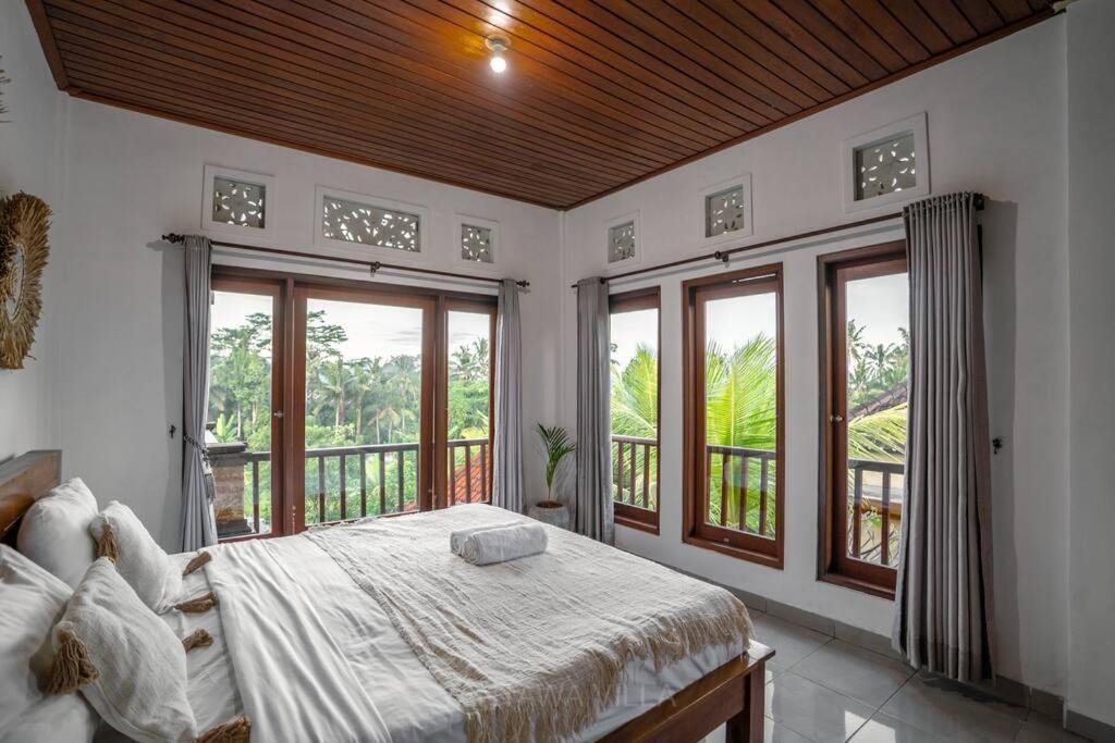 Beautiful 3 Bedroom Jungle View * Ubud (Bali)