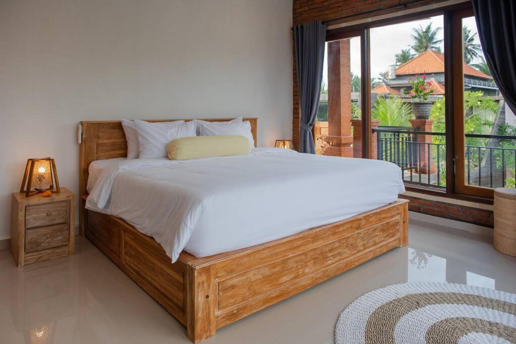 Huge Modern Balinese With Panoramic Rice Views! Villa *