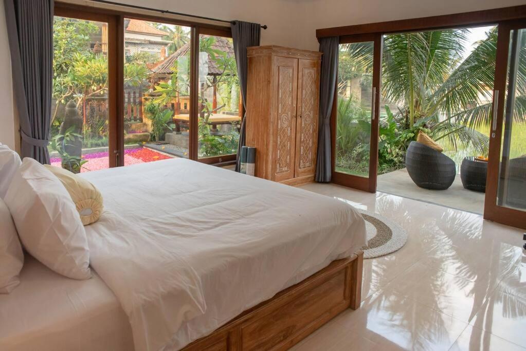Huge Modern Balinese With Panoramic Rice Views! Villa Ubud