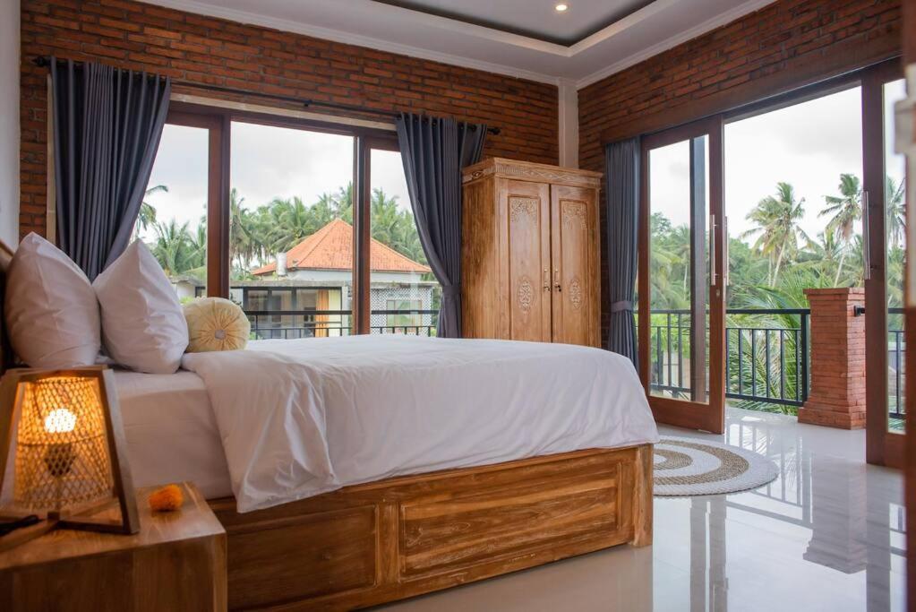 Huge Modern Balinese With Panoramic Rice Views!