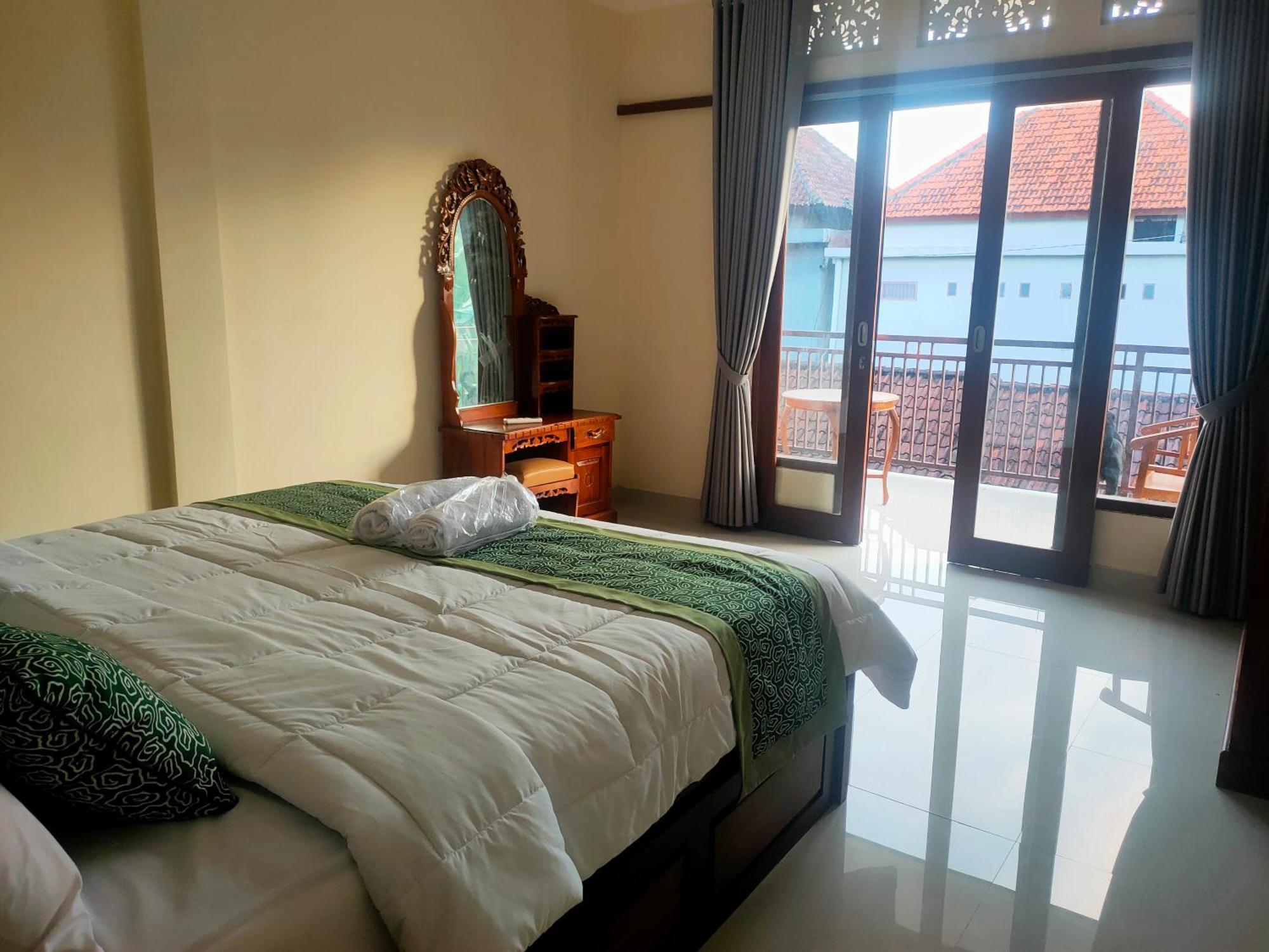 Wisma tamu Karmila House *