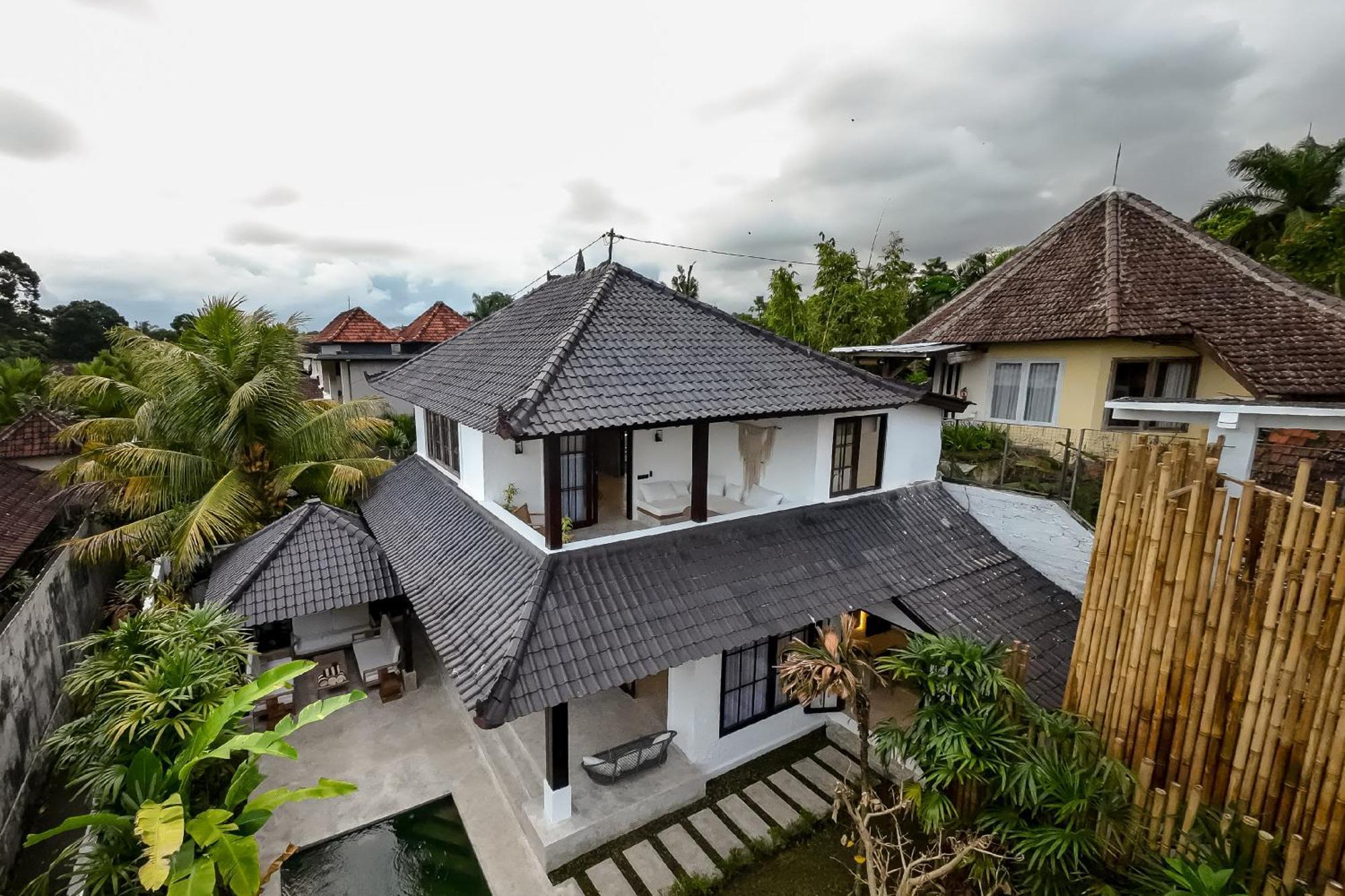 Putri Salju By Evdekimi * Ubud