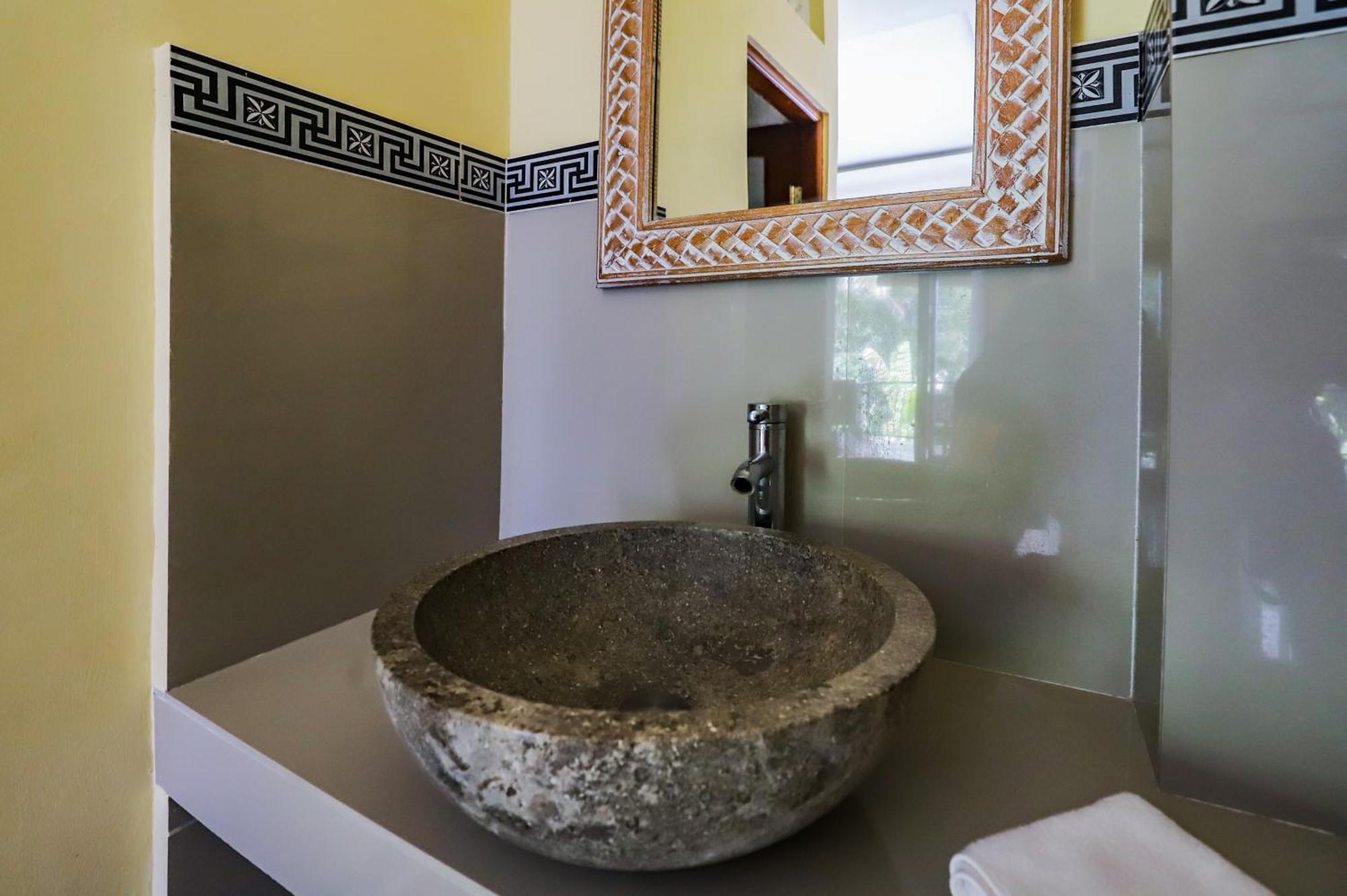 Big Stone House 6 - 6 Min Center And 500m Parq Villa Ubud