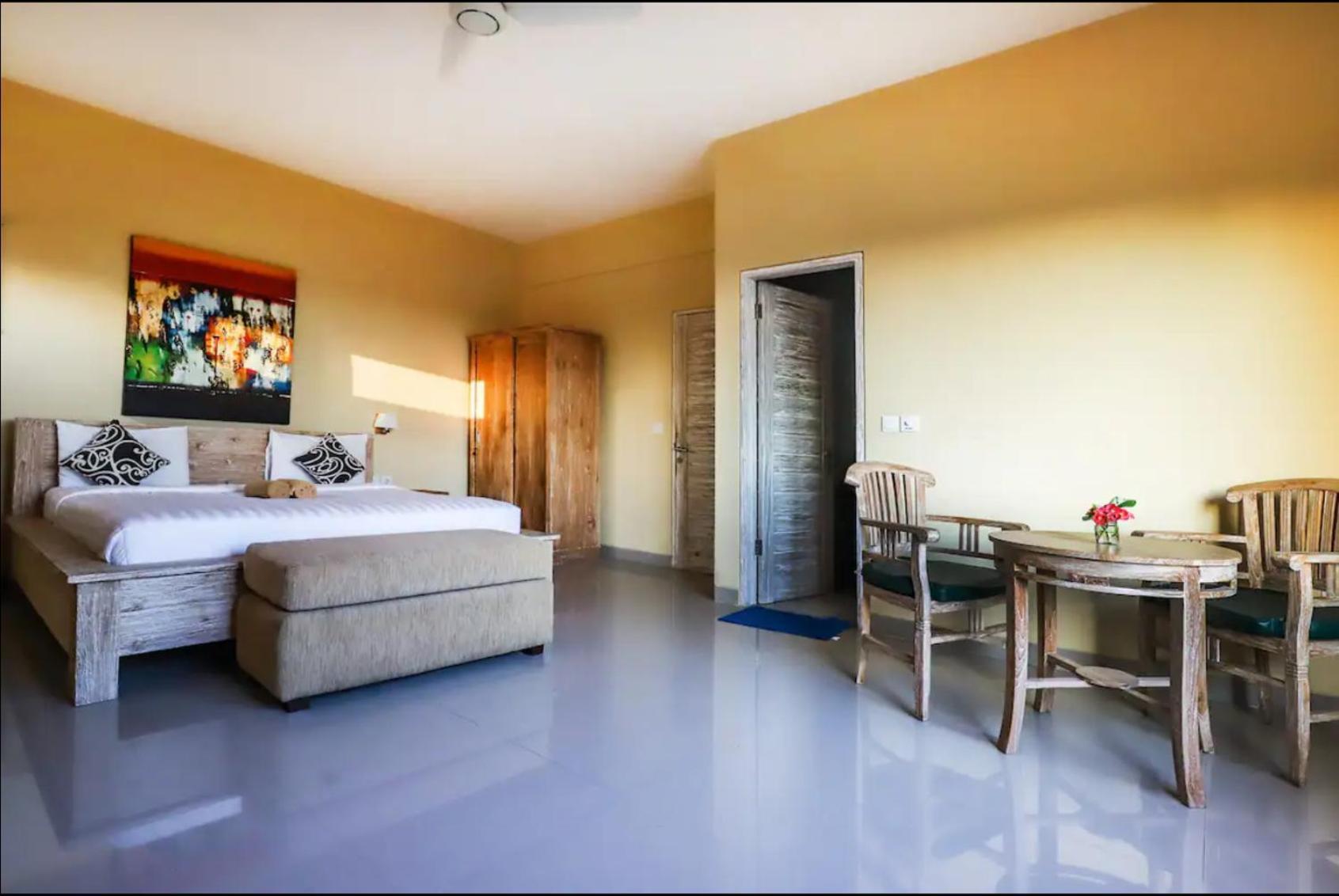 Utu Apartments/ 3rd Floor: Modern In Center Guest house