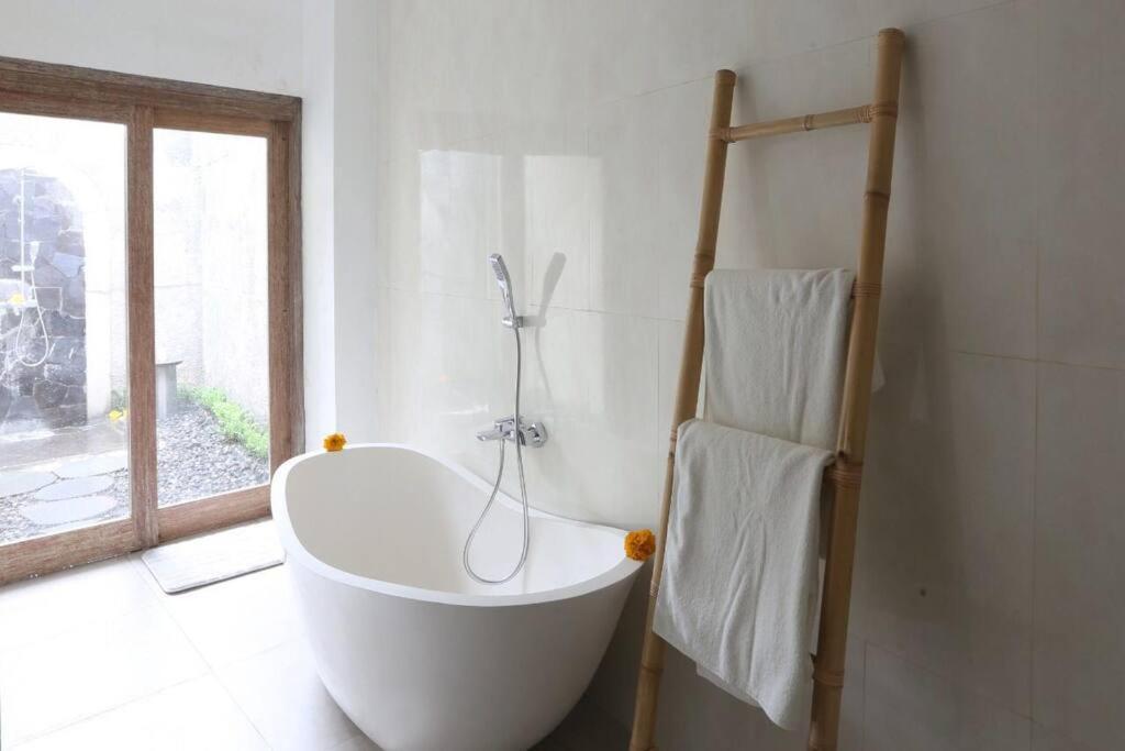 Villa Oasis: Central - Casa Tepi Kali 2 *