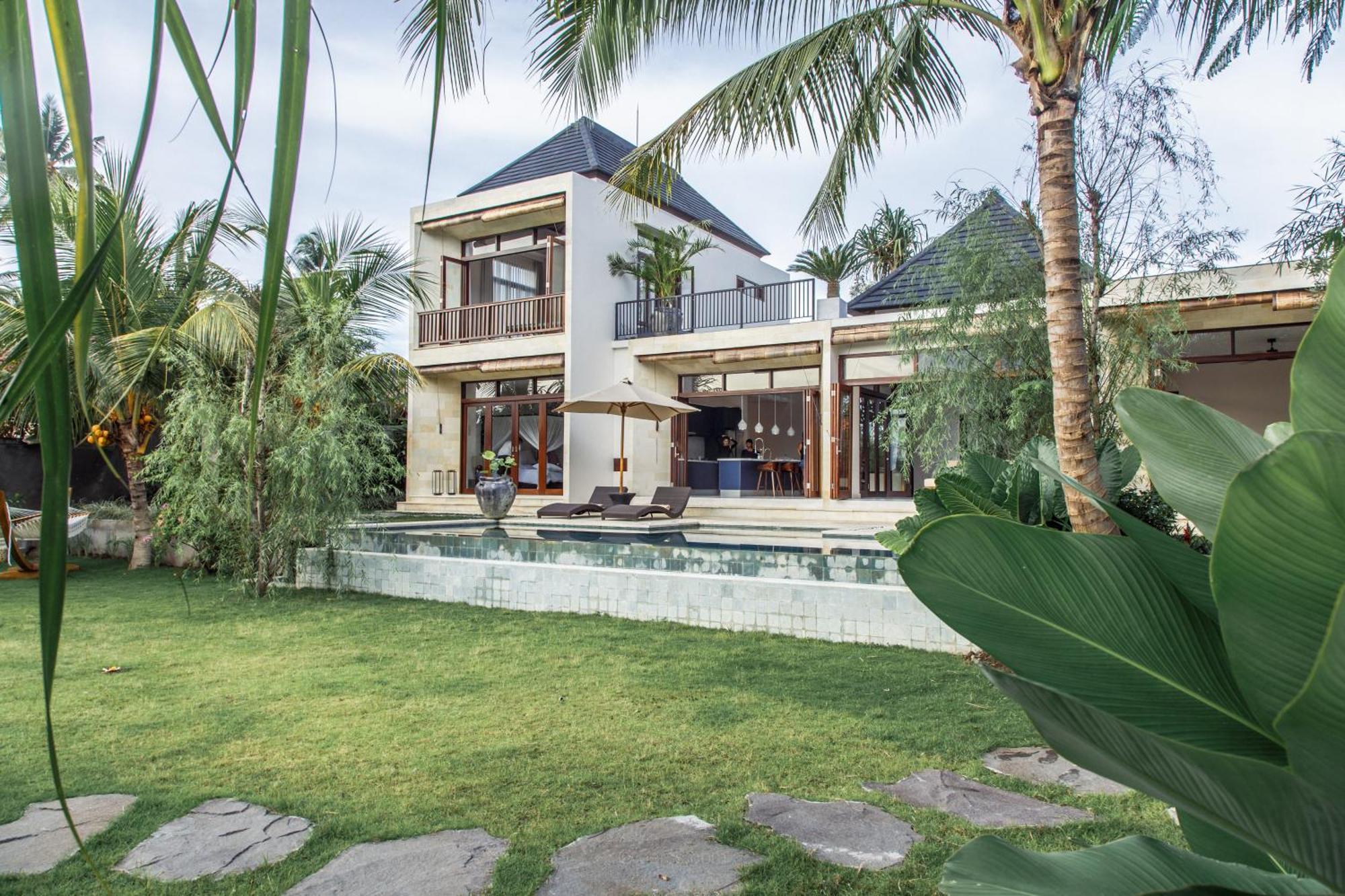 Spacious And Luxury Modern With Huge Garden And Pool Villa