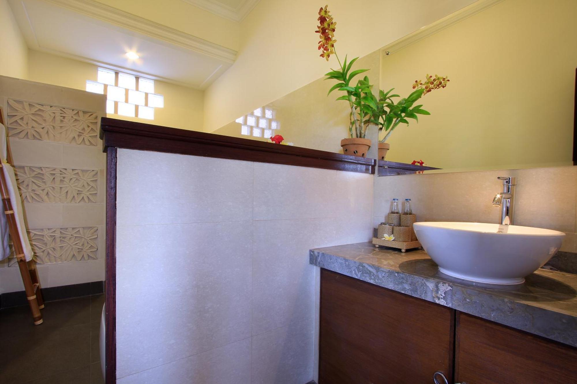 Bed & Breakfast Nang Ade By Pramana 2*