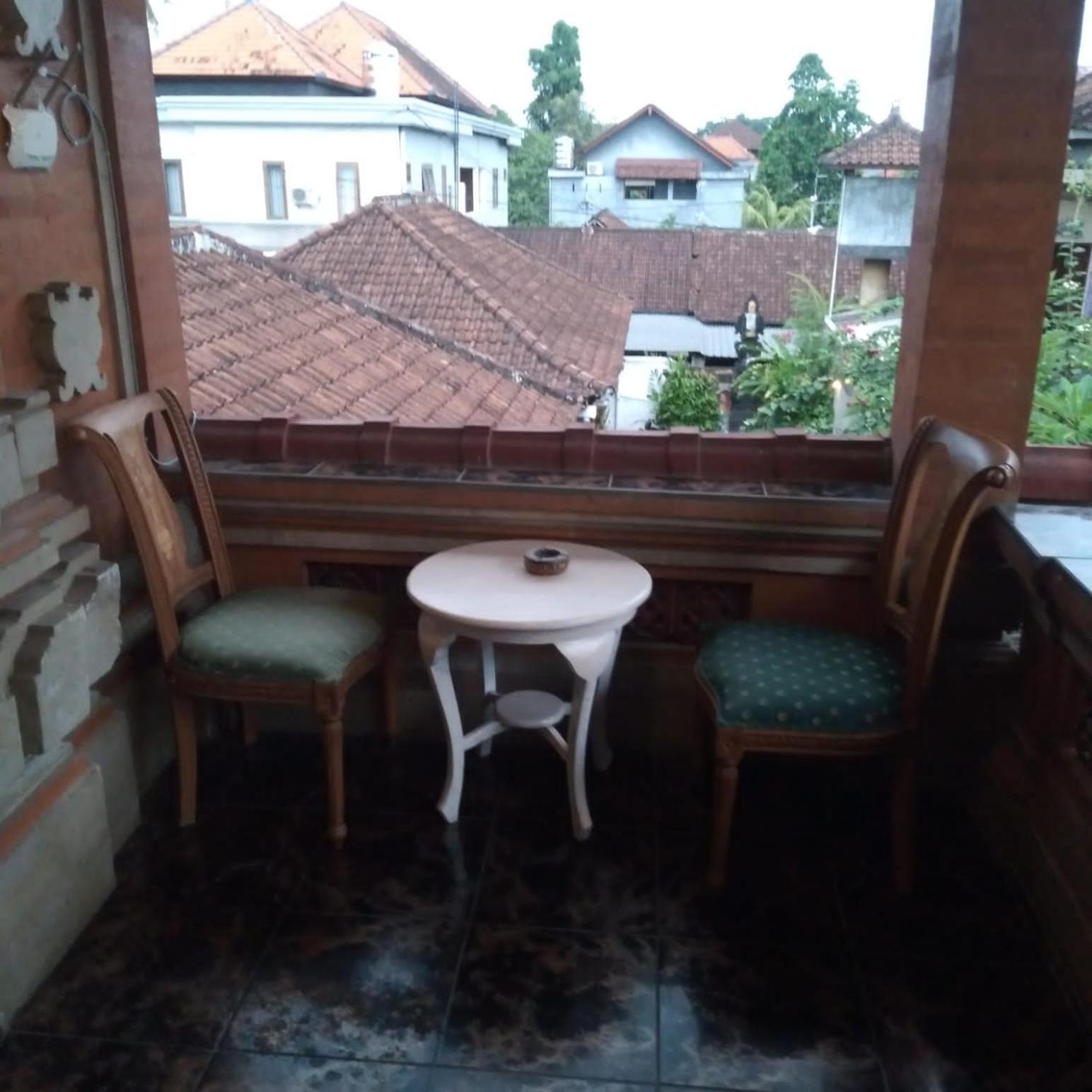 Hostel Between *