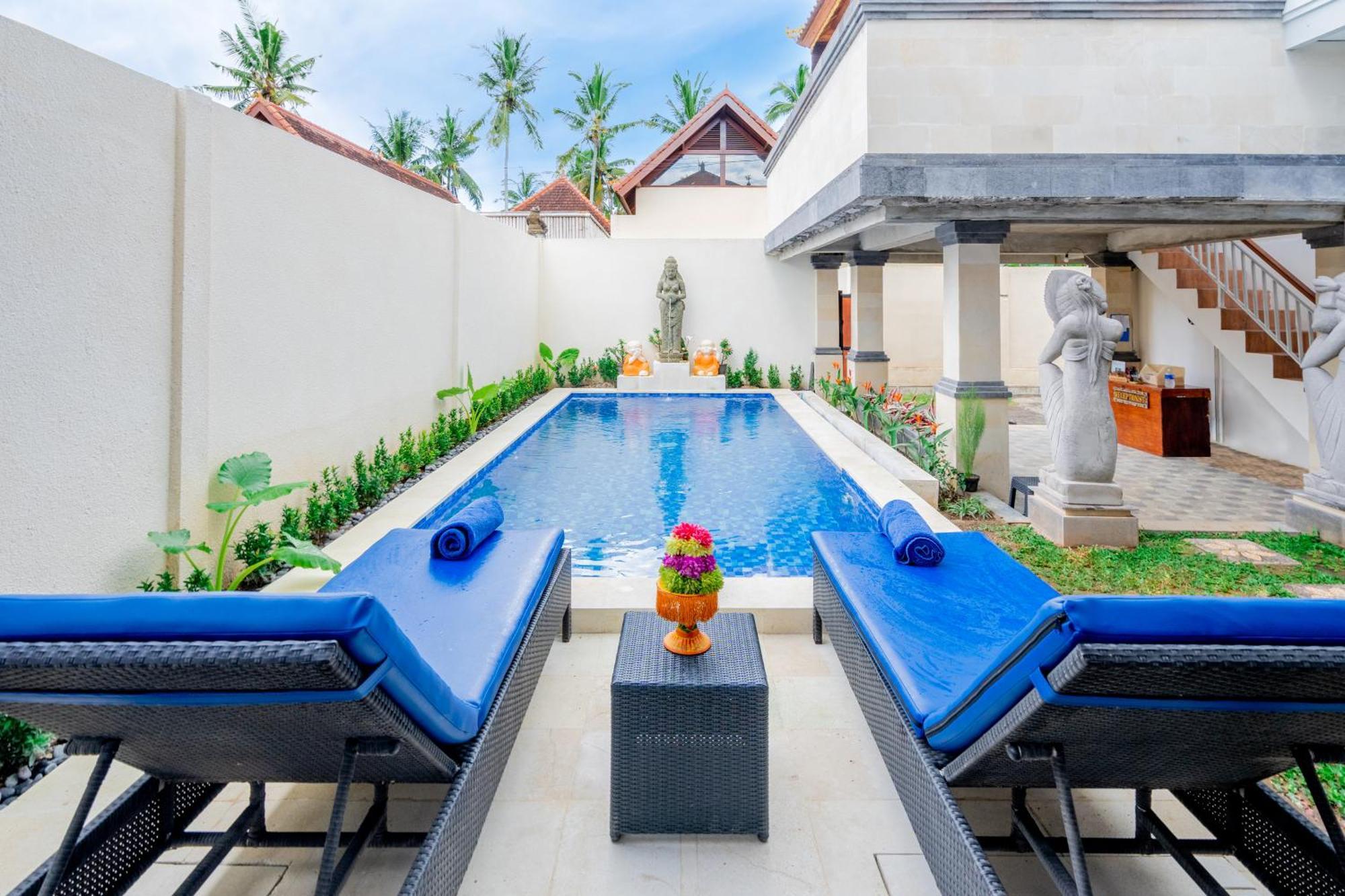 Frida 2 In By Deals Hospitality