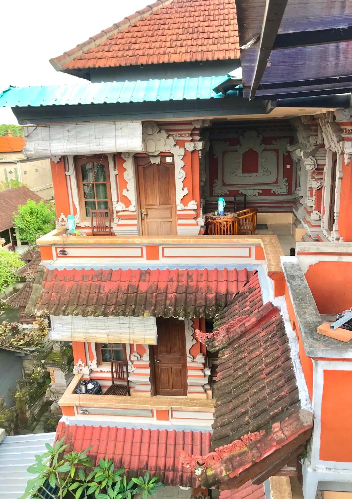 Banana Hotel