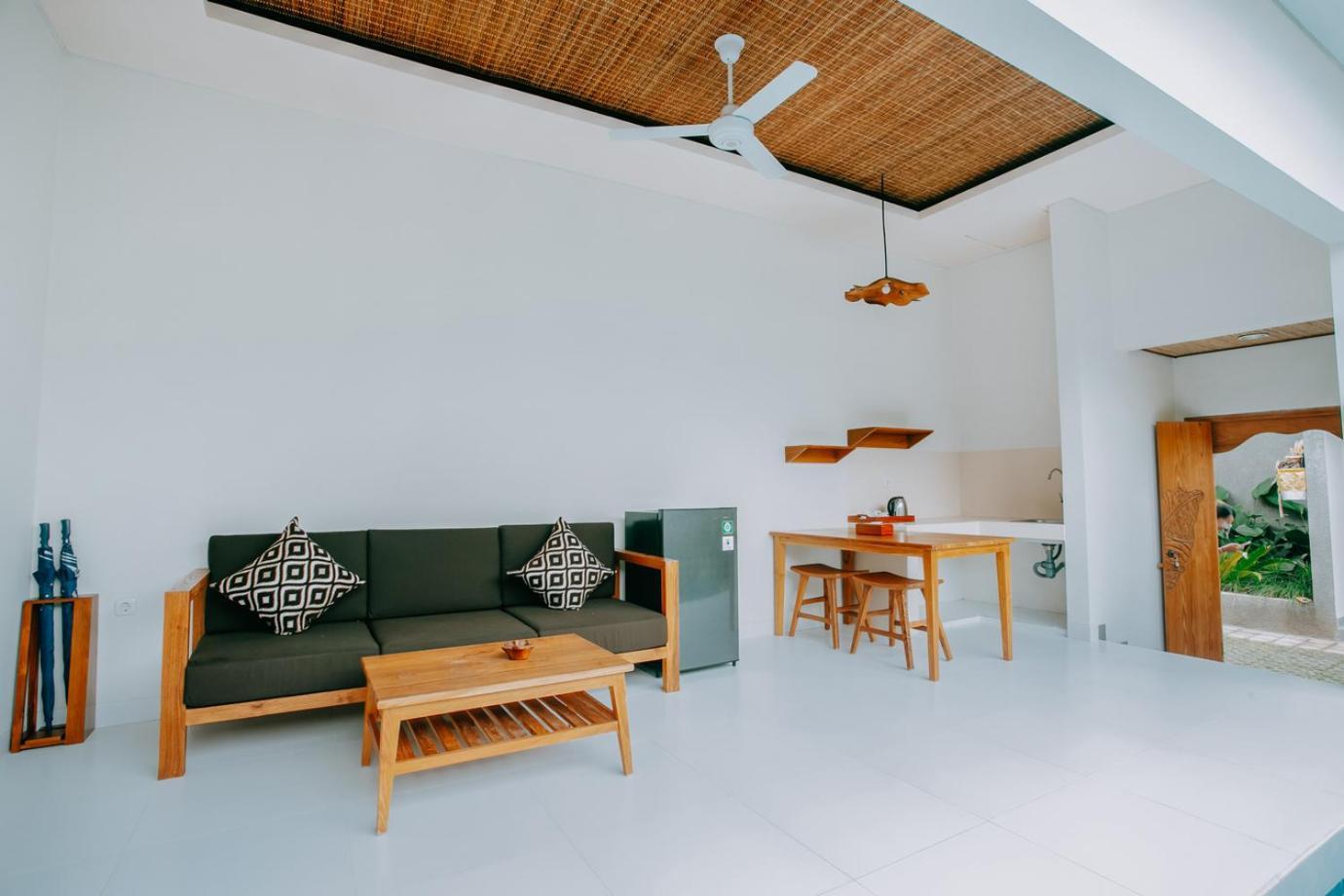 Mahayoga Private Pool And Resto Villa
