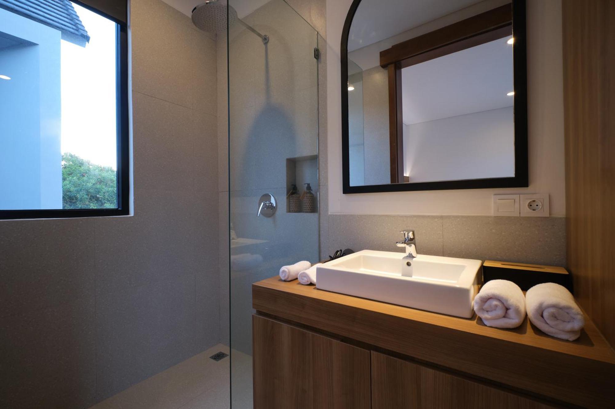 Brand New! 3br Modern Private In South Villa