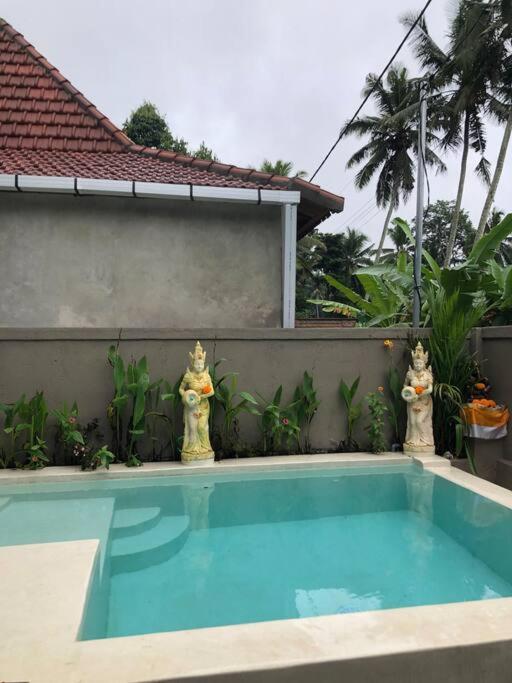 Bahay bakasyunan Artha Kusuma