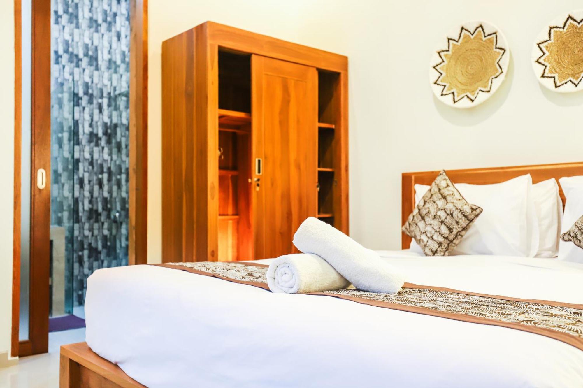 Villa Dua Art 1: Creative Space Near Titibatu Club *