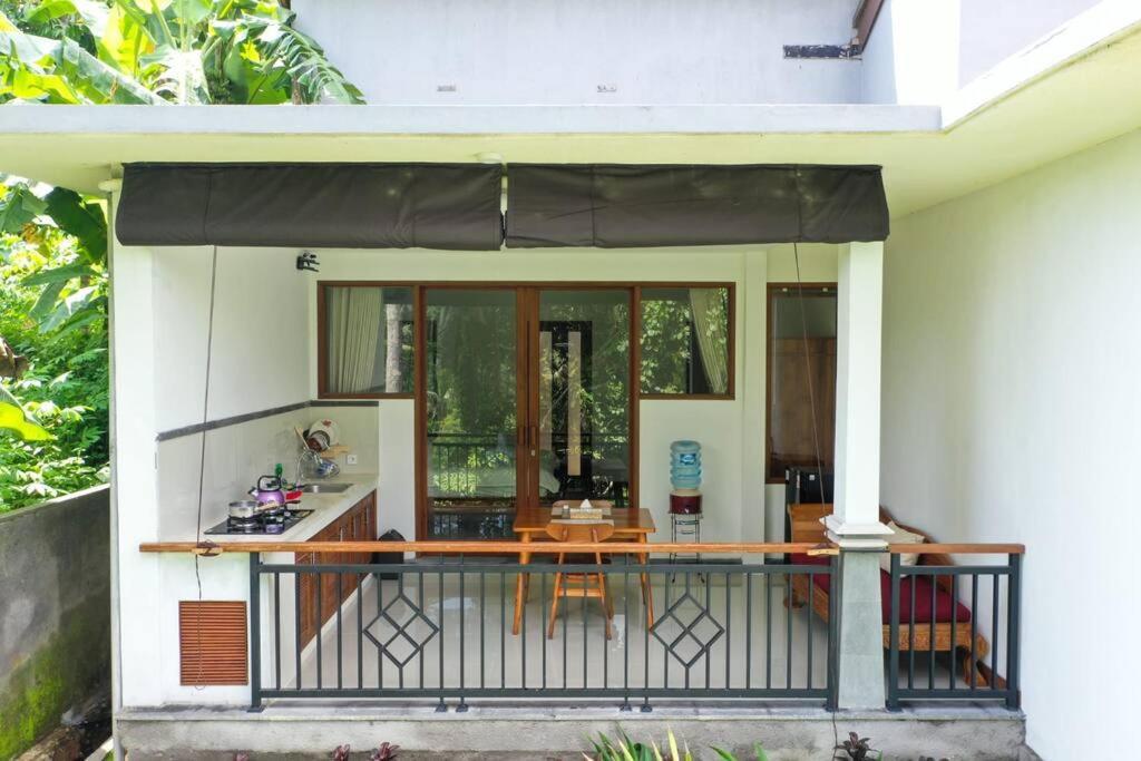 #b Vishnu - Jungle Retreat *
