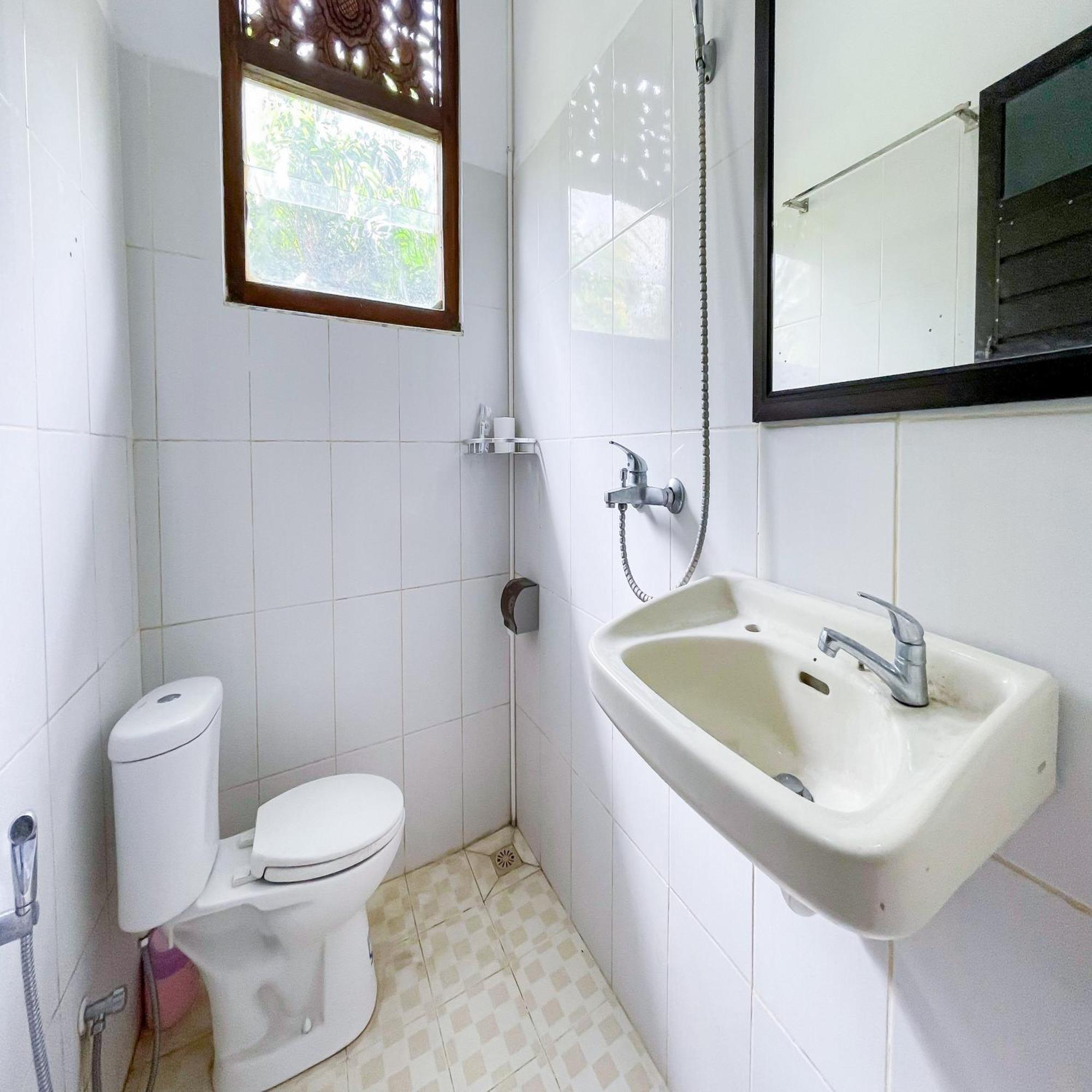 Guest house Men Bebas Near Mitra Reddoorz *