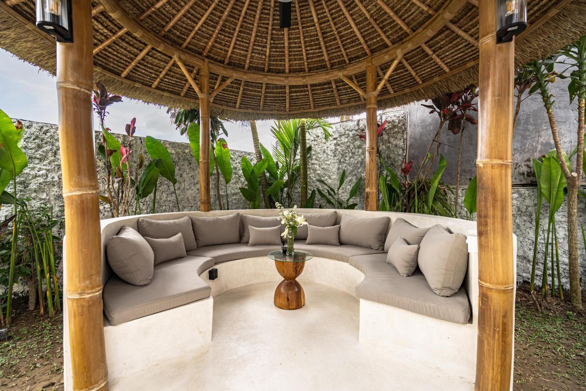 Moonlight Evdekimi - Stylish 2br Escape With Tropical Garden And Pool - Long Extras Villa *