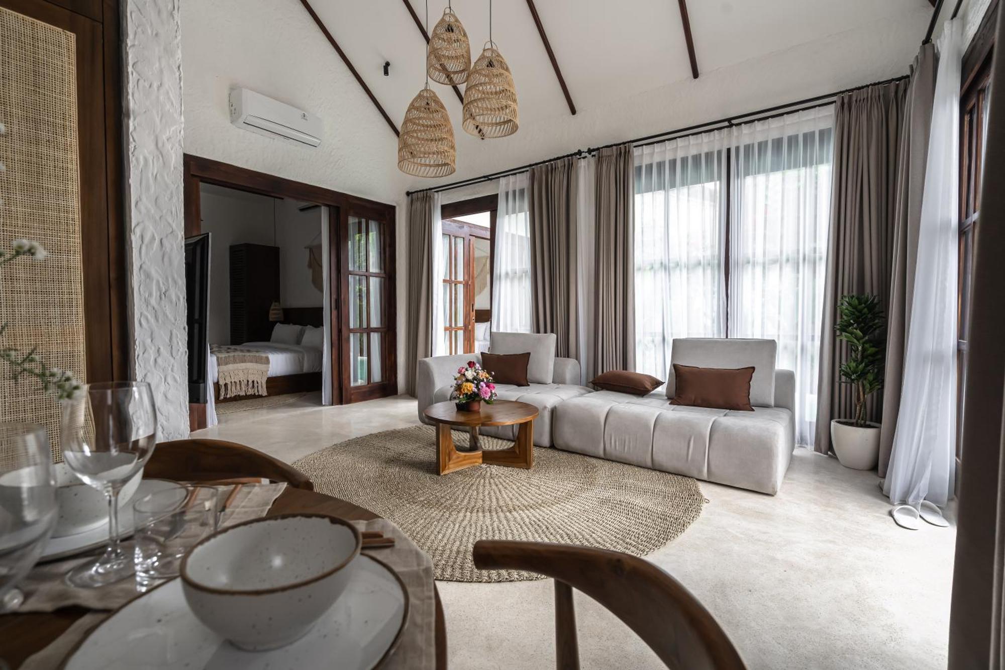 Villa Moonlight Evdekimi - Stylish 2br Escape With Tropical Garden And Pool - Long Extras *