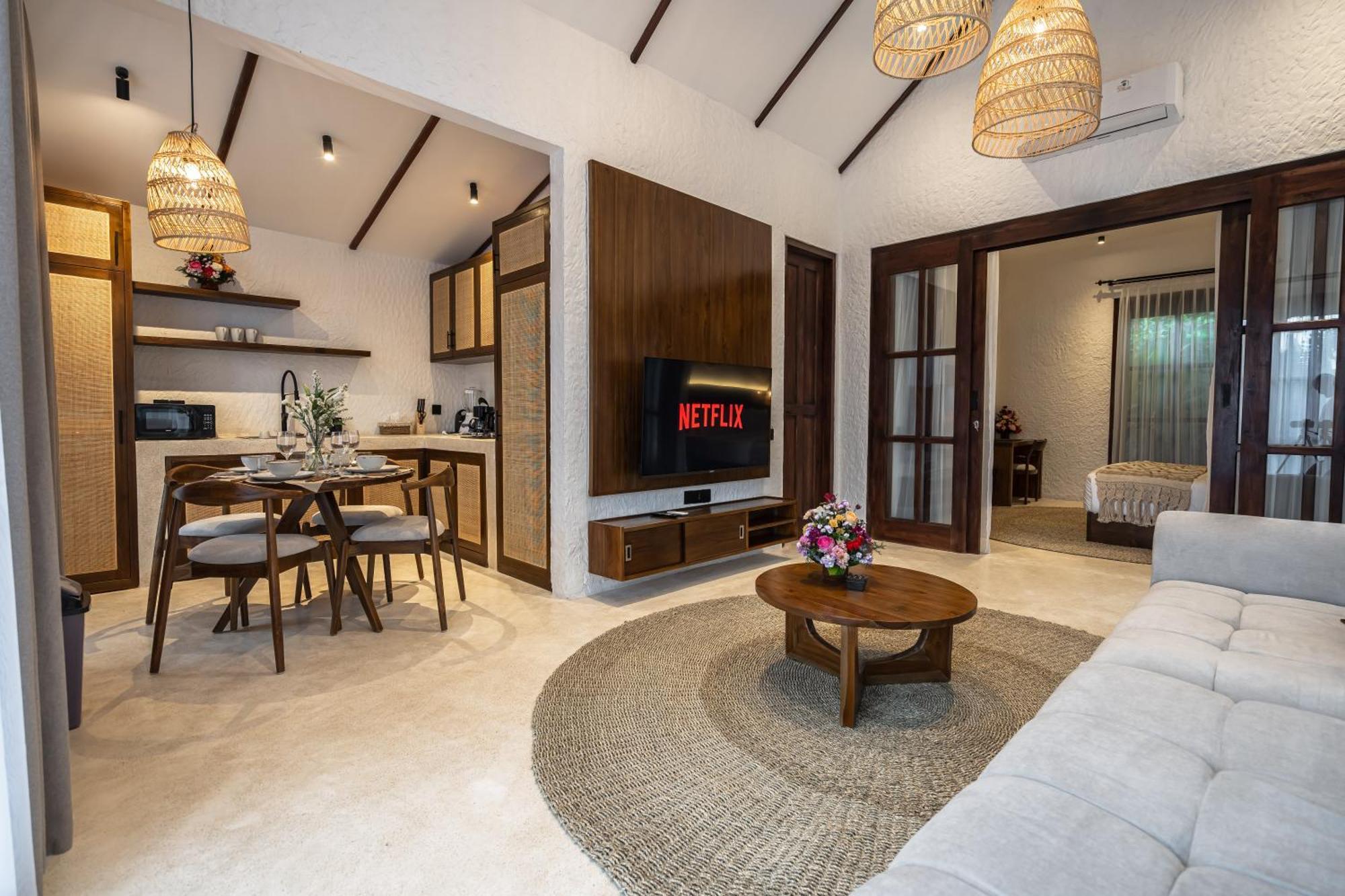 Moonlight Evdekimi - Stylish 2br Escape With Tropical Garden And Pool - Long Extras