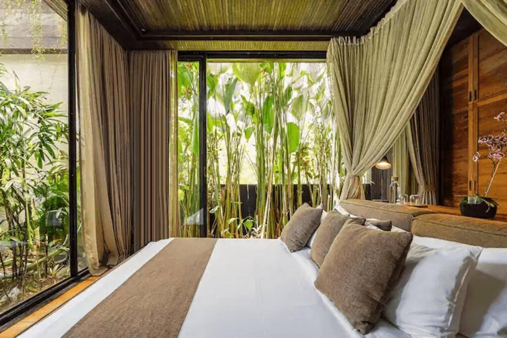 Dwa Chandra Full-service Luxury 4br & River Villa *