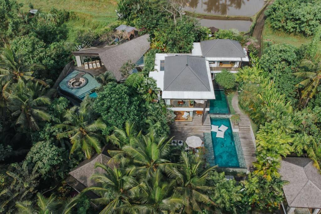 Dwa Chandra Full-service Luxury 4br & River Villa