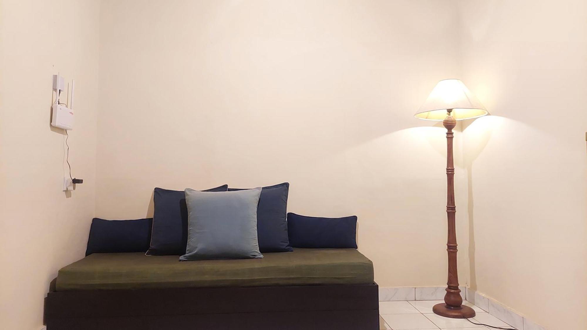 Homestay Crystal House *