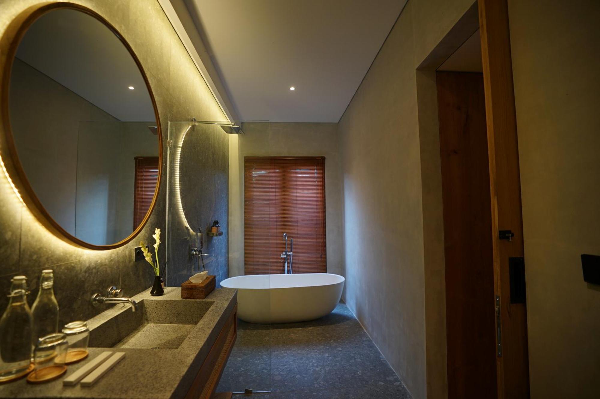 The Shanti Graha 4*