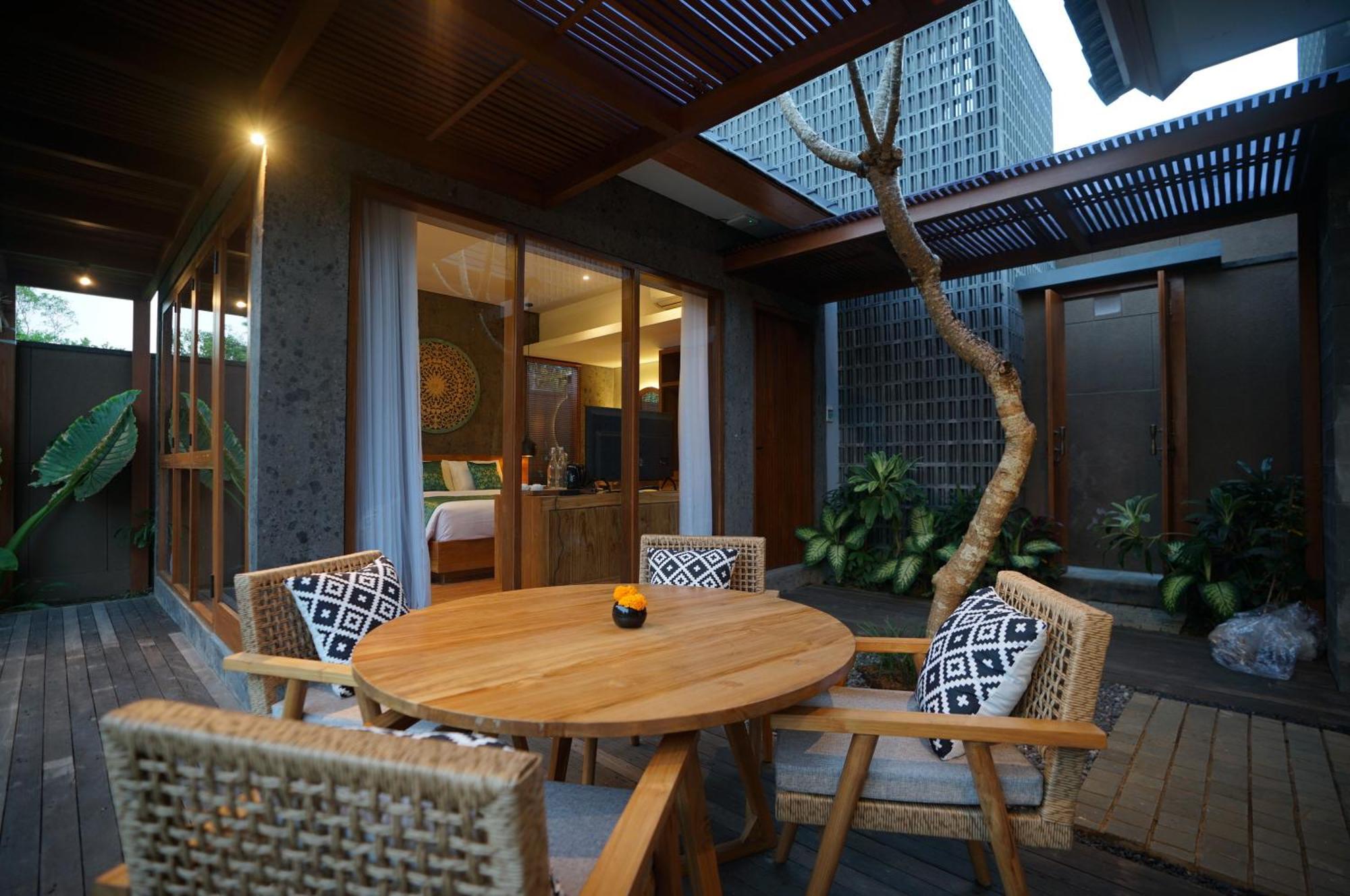 The Shanti Graha 4*