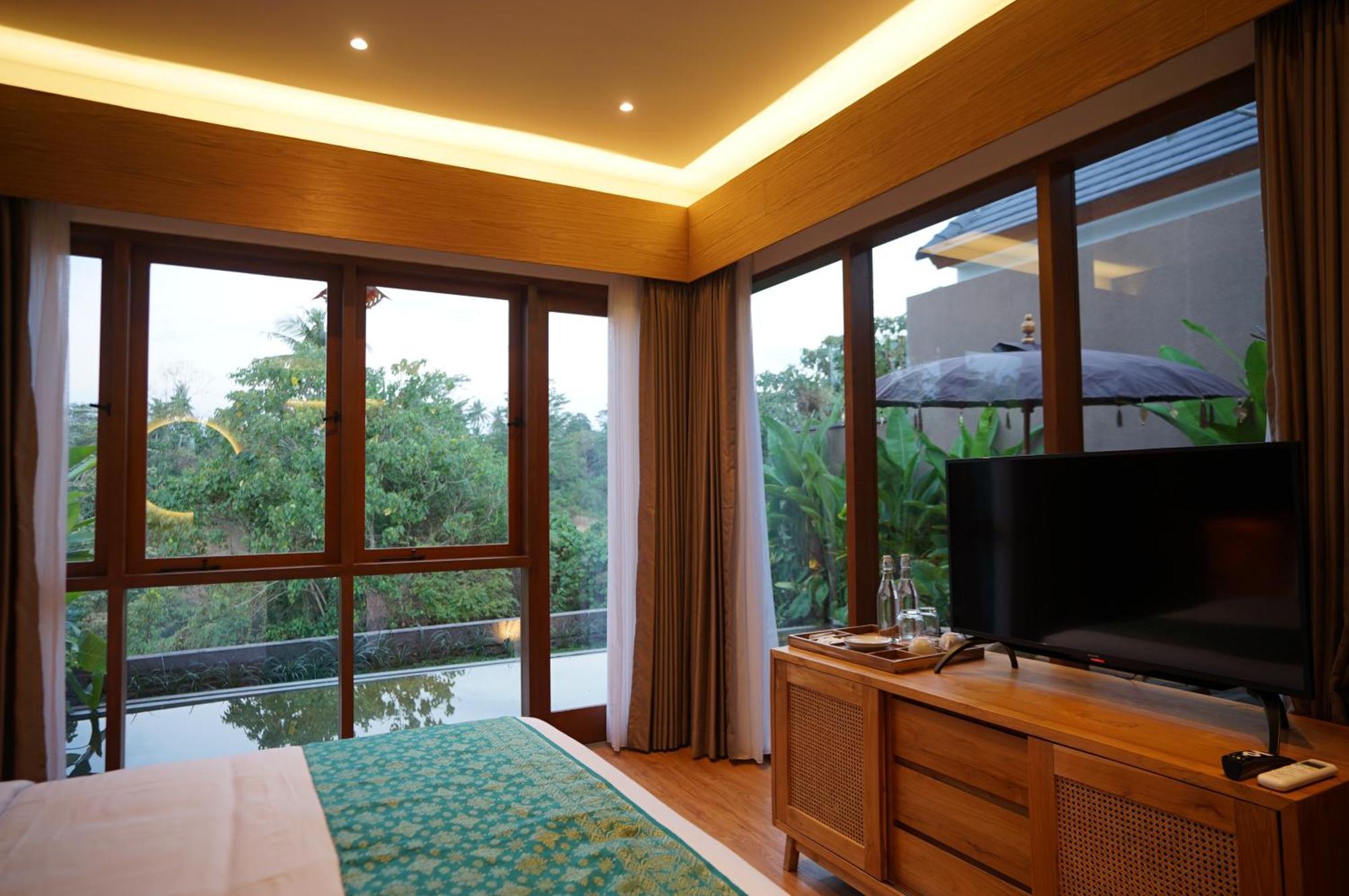 The Shanti Graha Hotel 4*