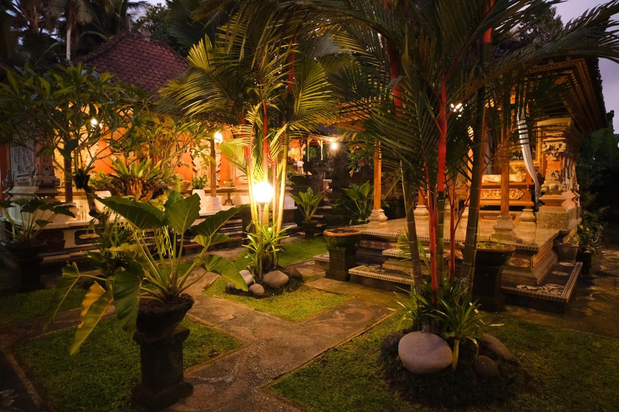 Brata's 2 Bedrooms With Private Kitchen Holiday home Ubud (Bali)