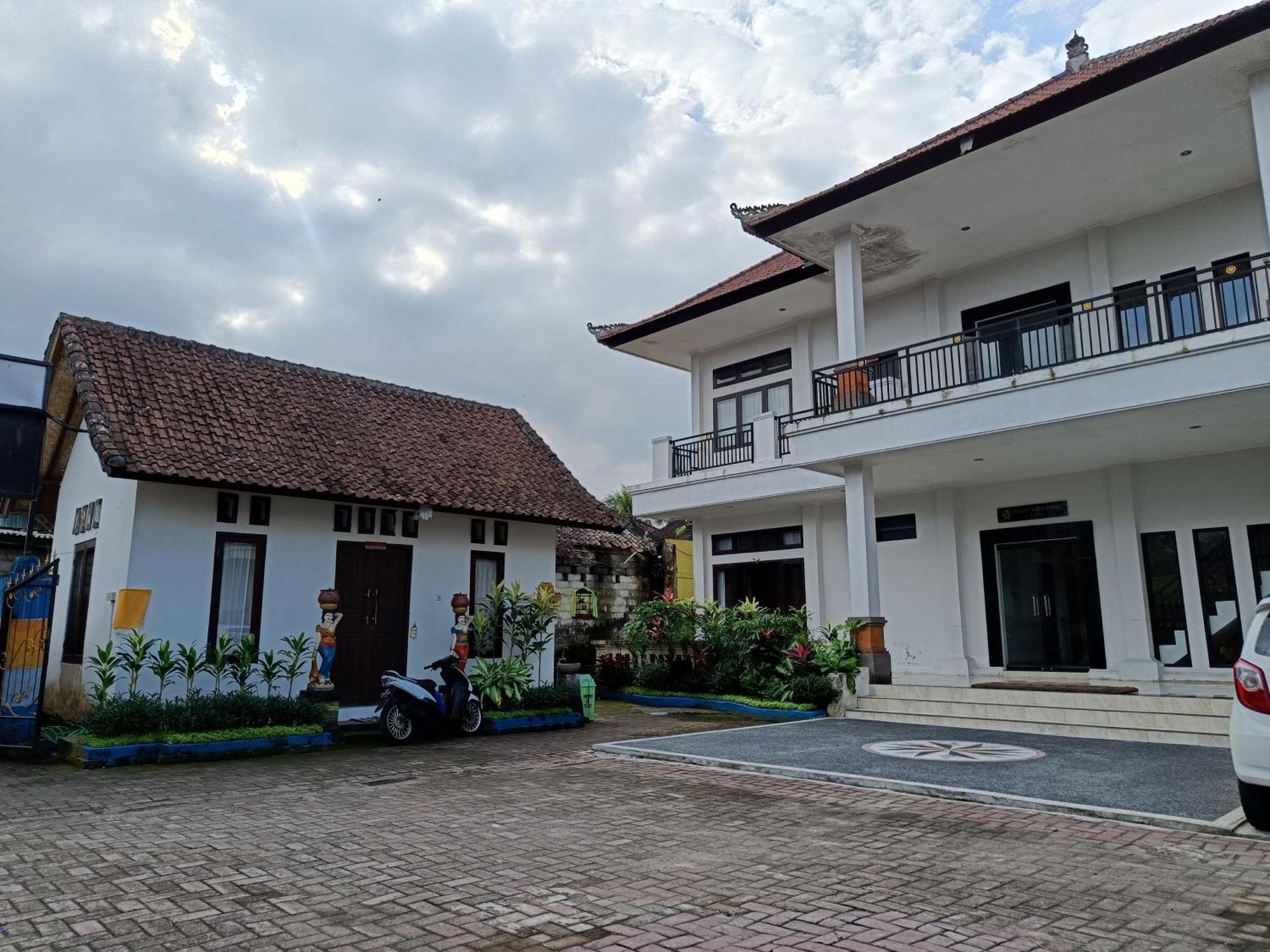 Wisata Bintang Hotel Ubud (Bali)