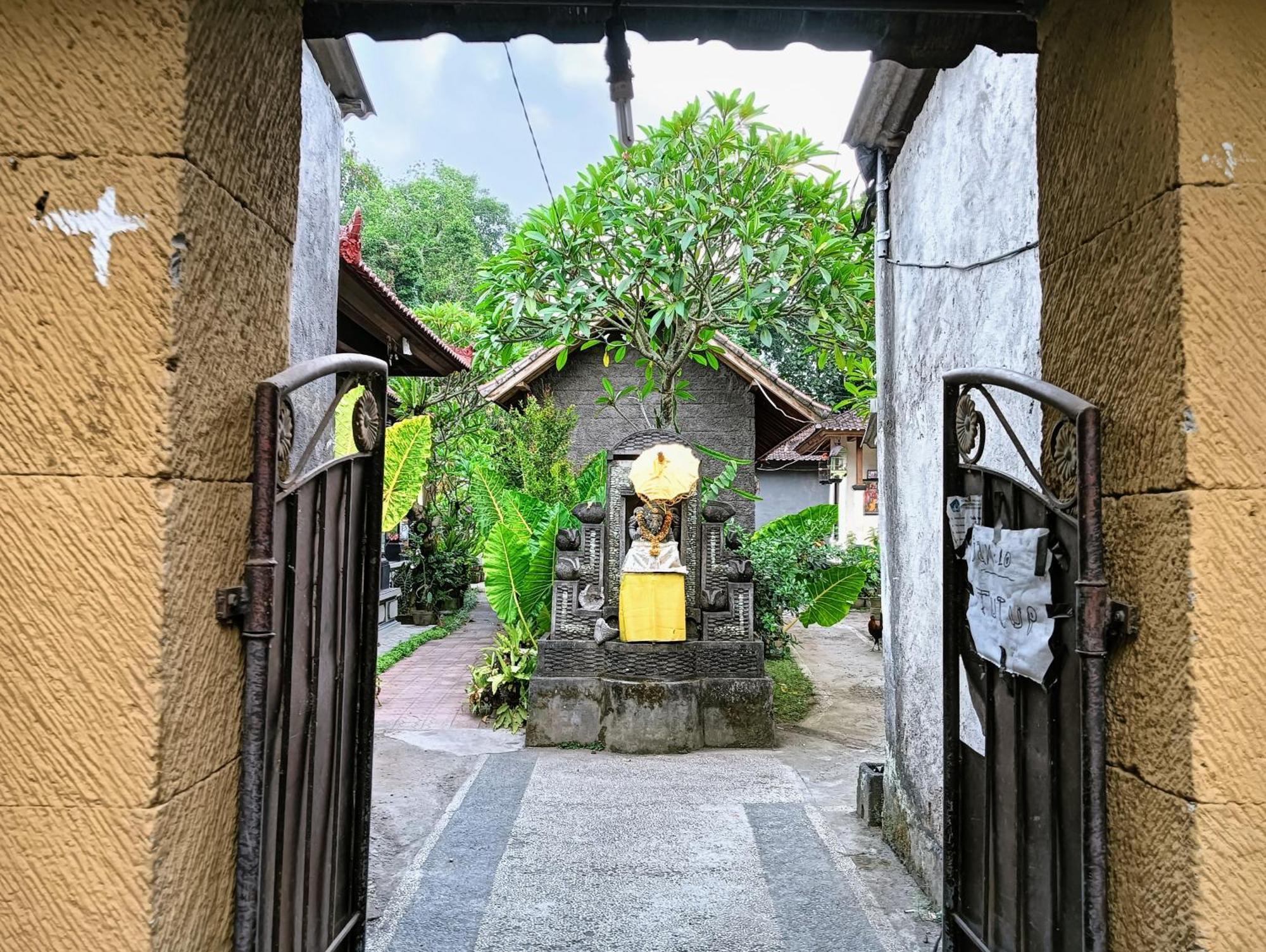 Ngesil Private Joglo & Pool