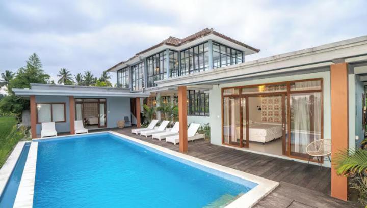 Hotel New Nirmala 5*