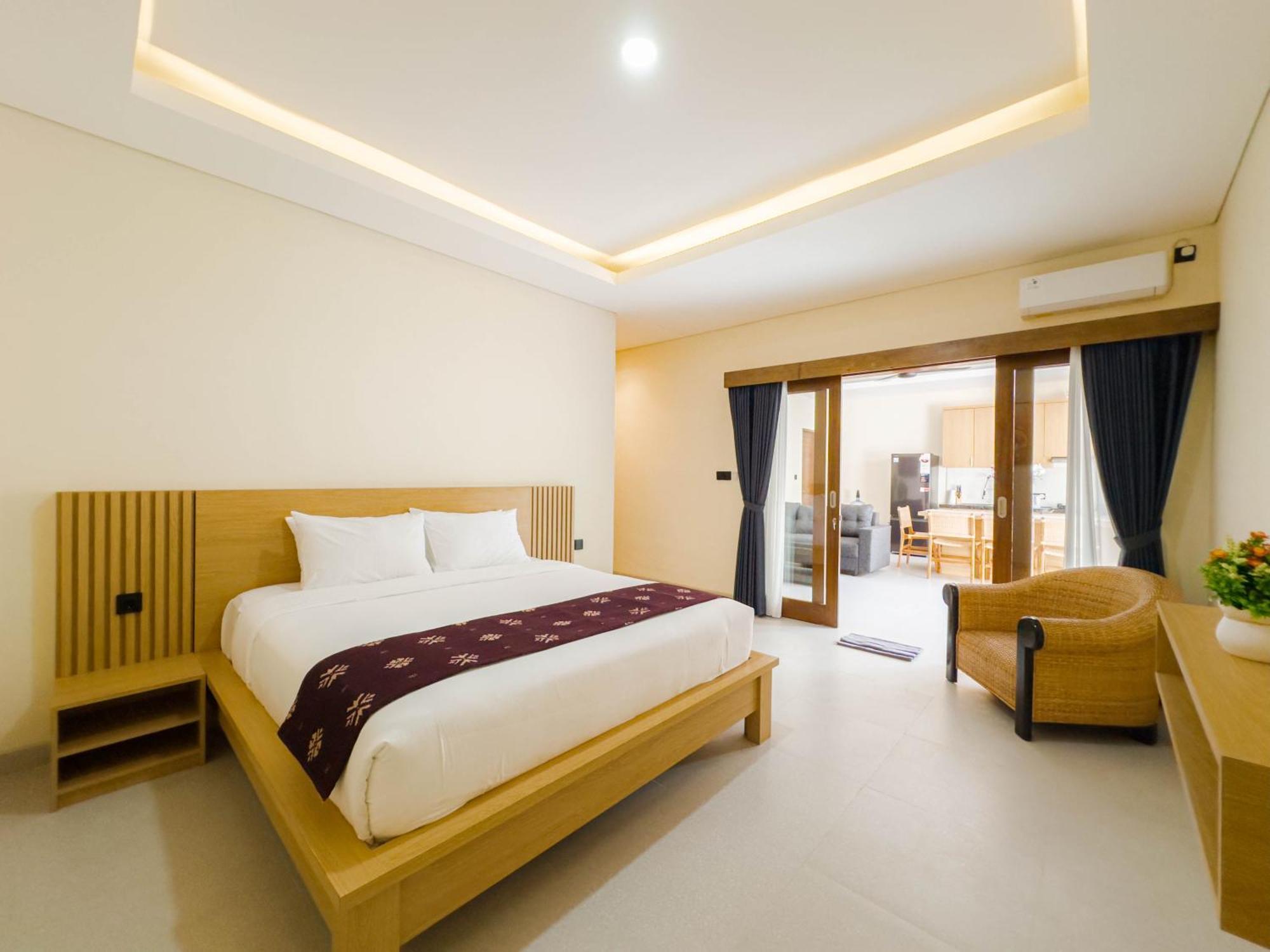 Gold Fish House Villa