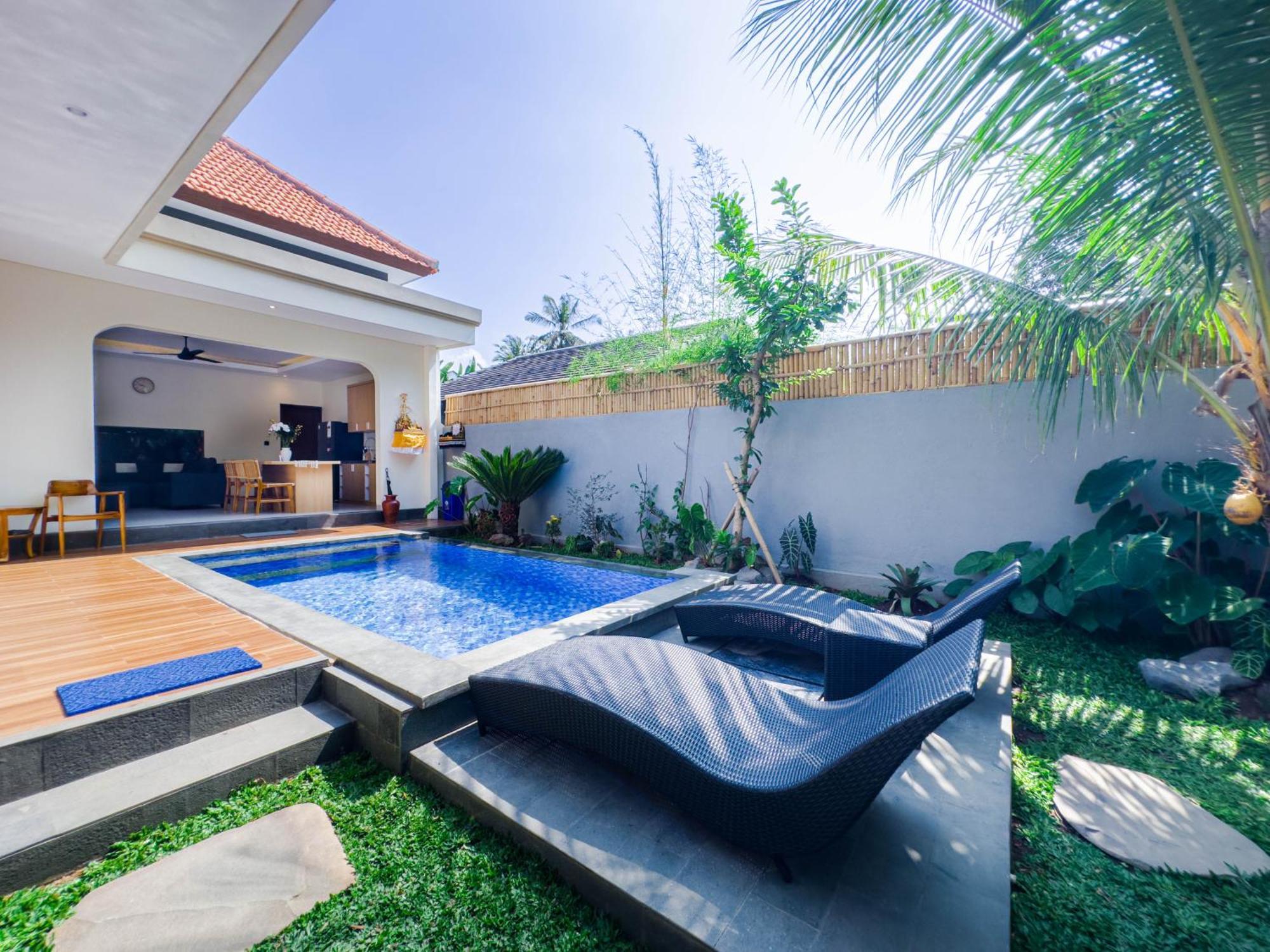Villa Gold Fish House *
