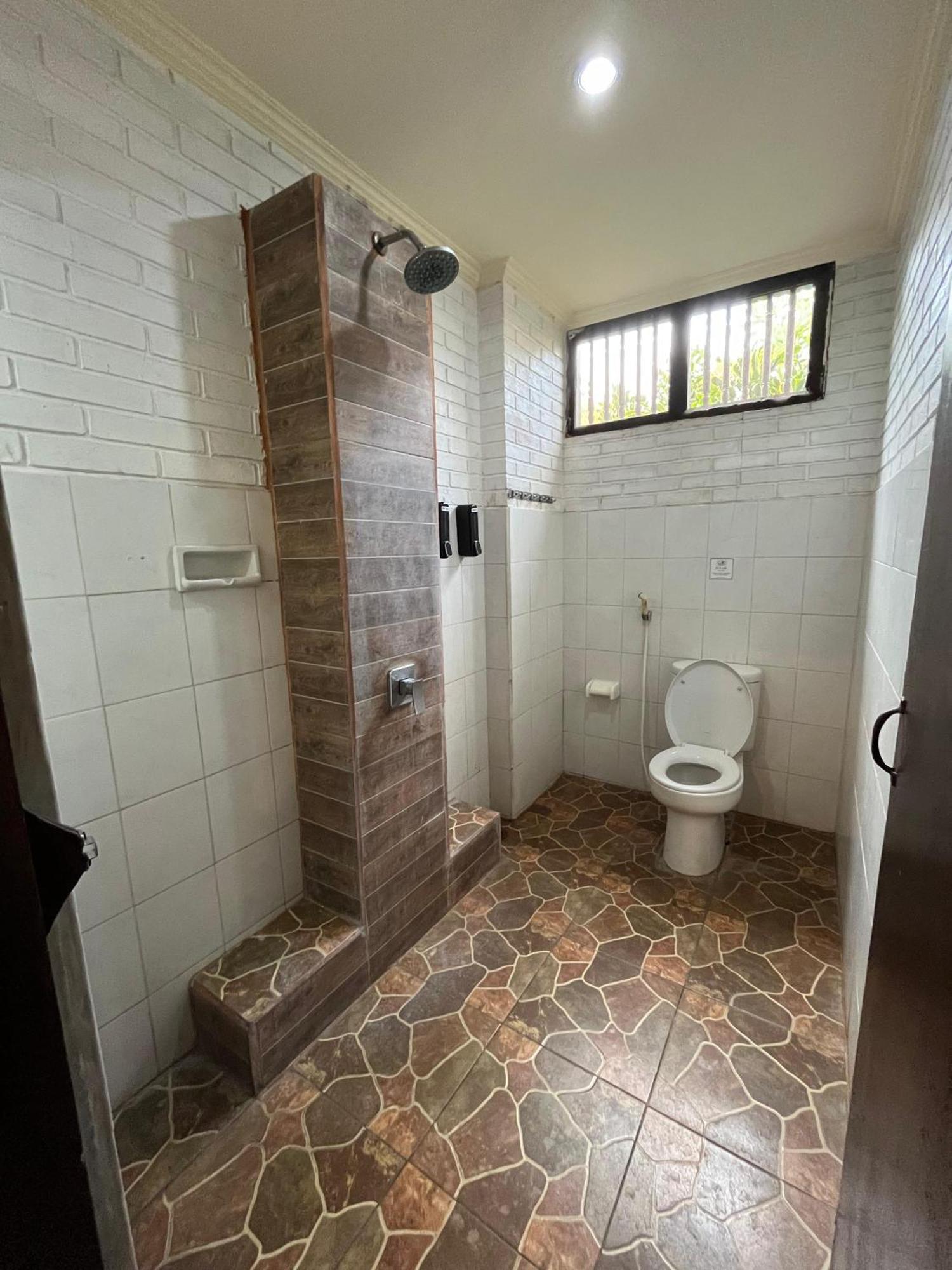 Ariani Guest house *