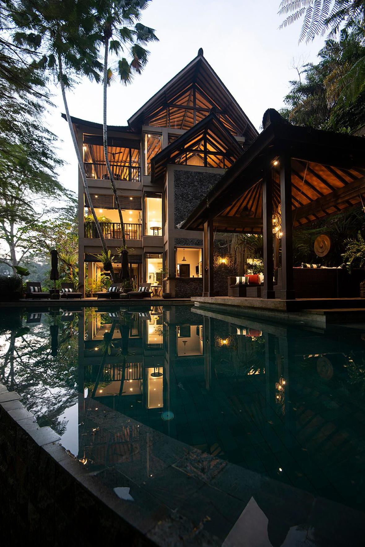 Naga Putih Vila