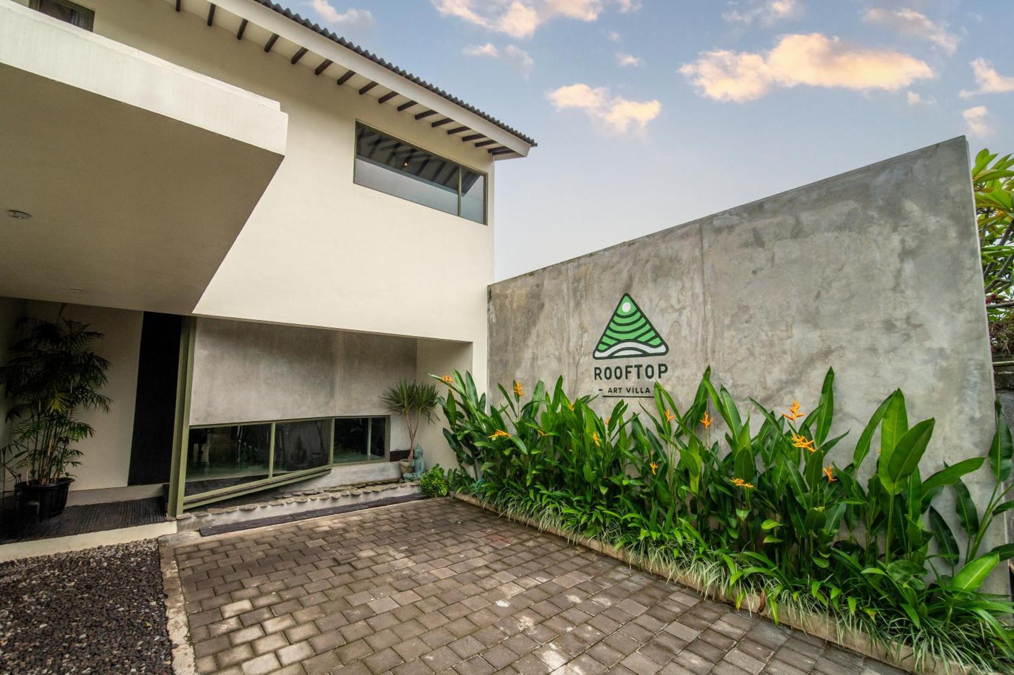 Villa Rooftop Art