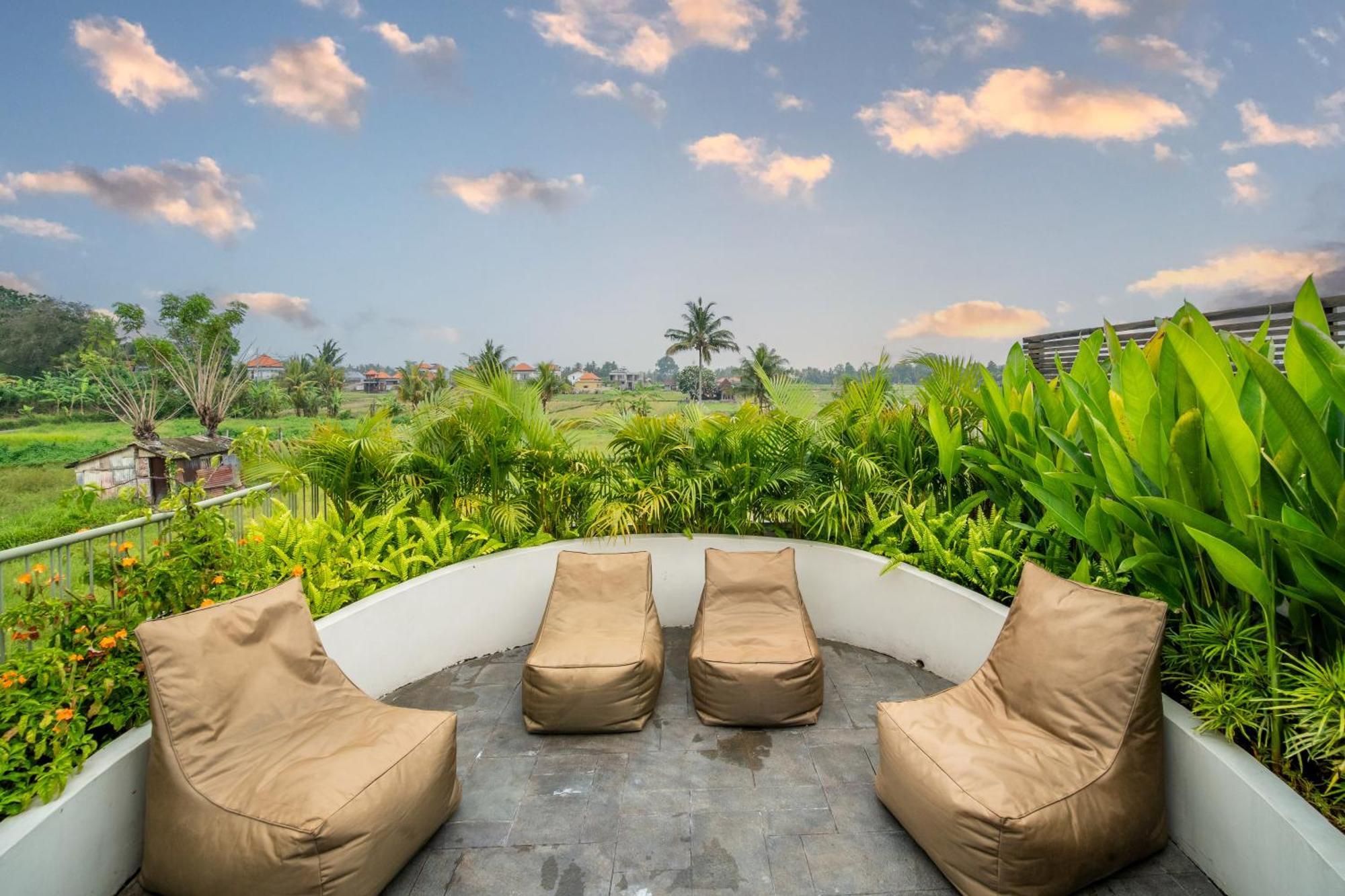 Villa Rooftop Art