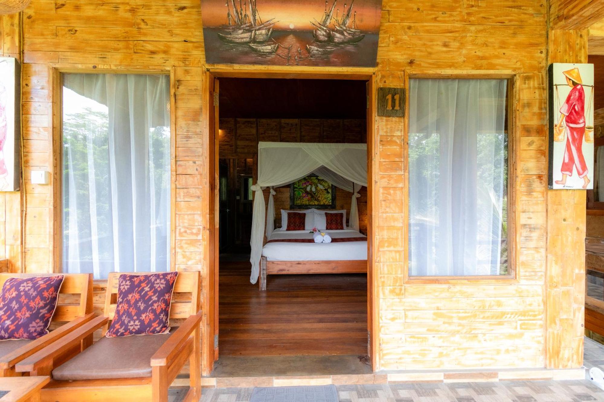 Doni House & 3*
