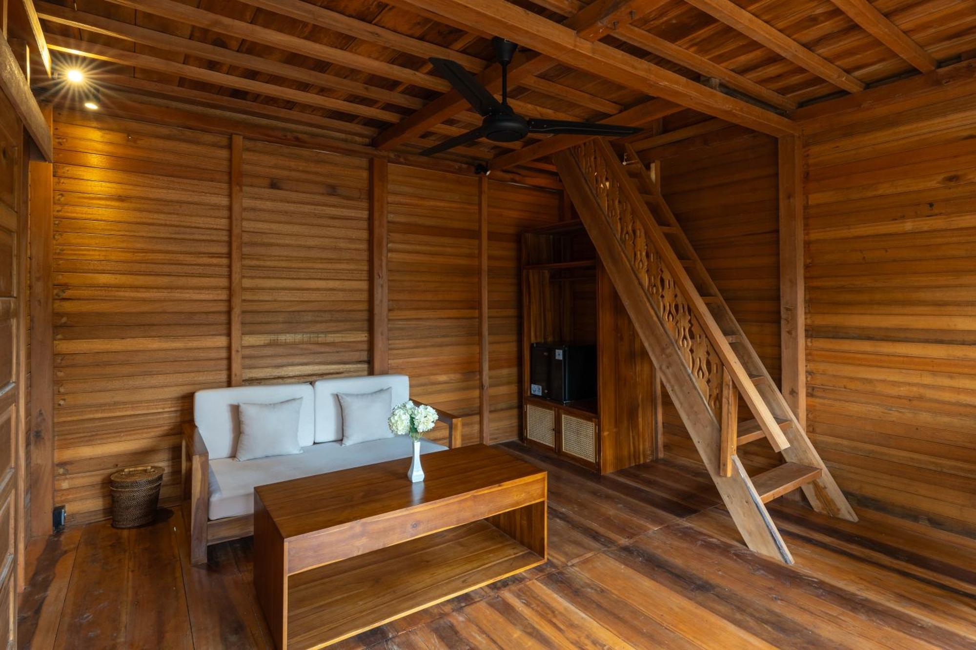 Harmony Wooden Bed & Breakfast *
