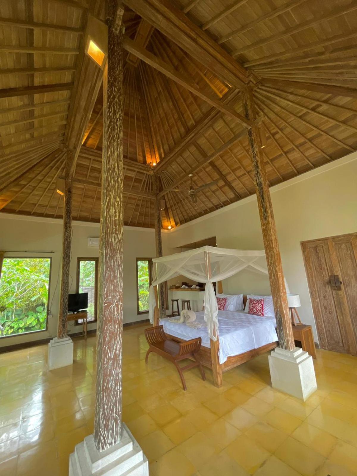 Thani * Ubud (Bali)
