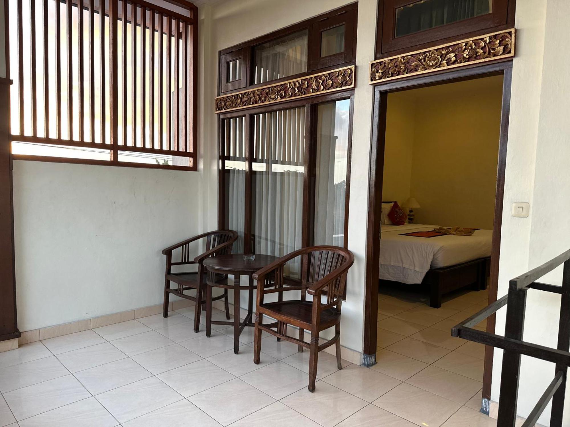 Brata Hotel 2*