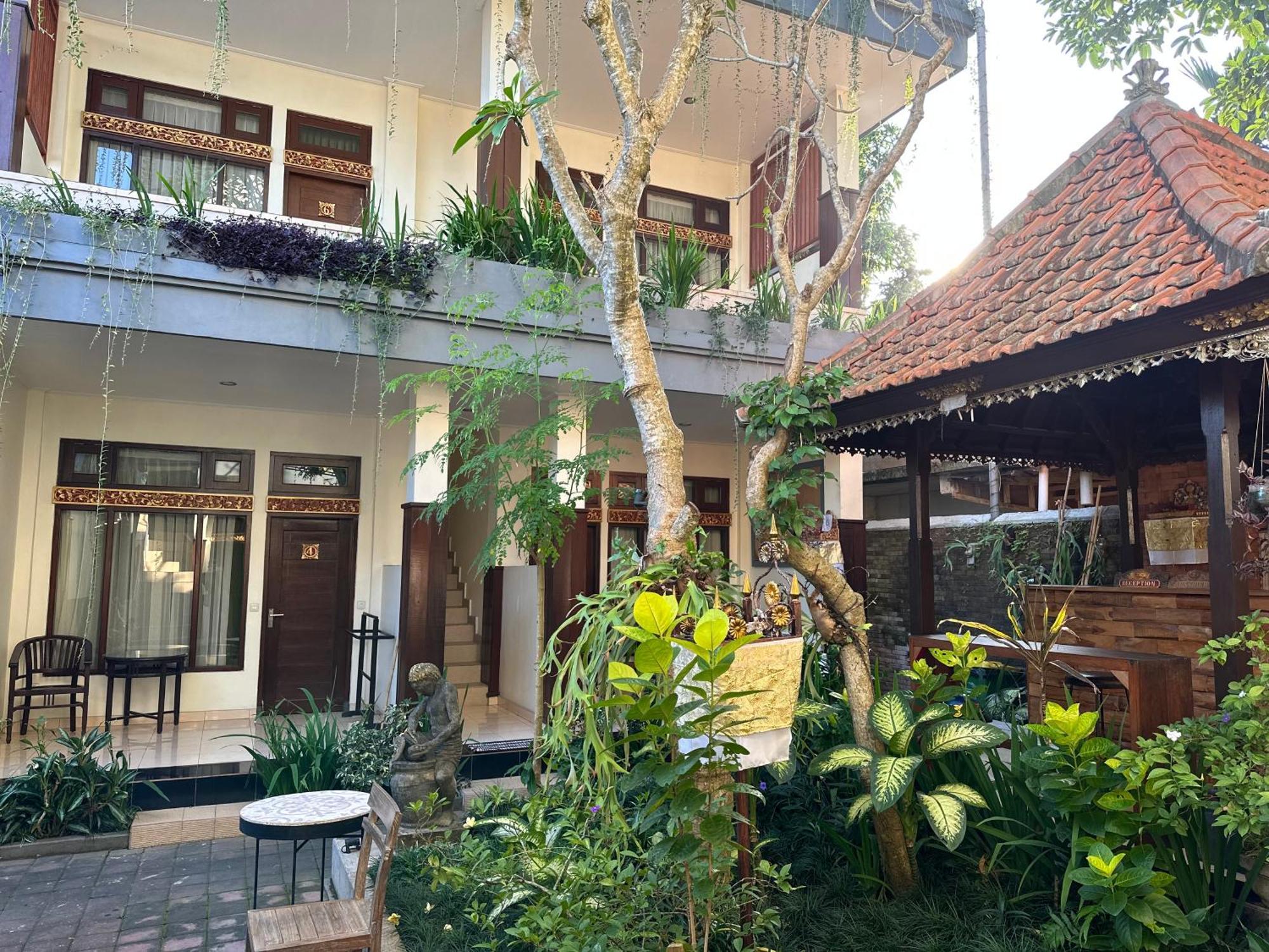 Brata Hotel 2*