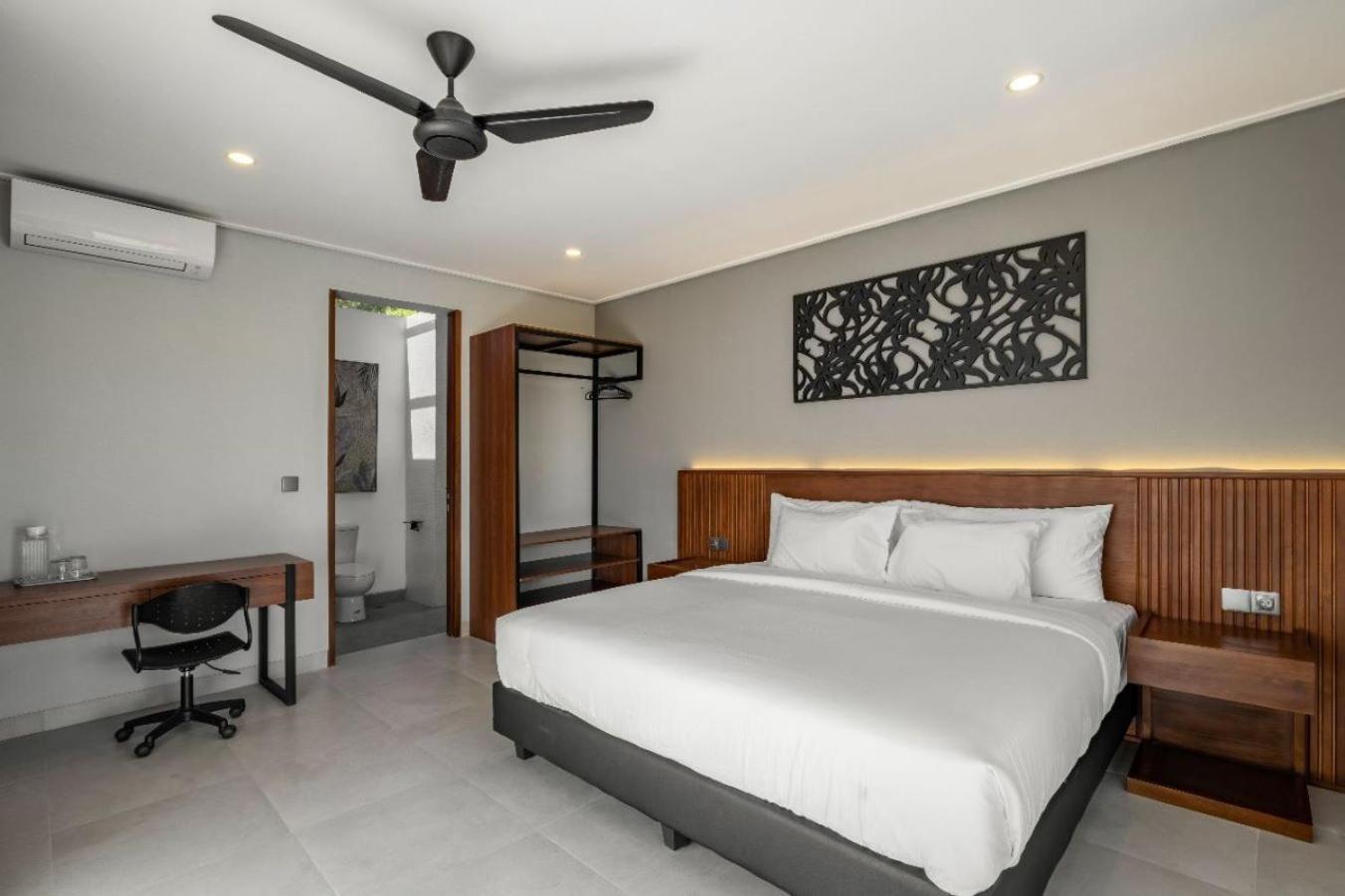 Cakra - 4 Bedroom Luxury With Infinity Pool And Paddy Field View Villa