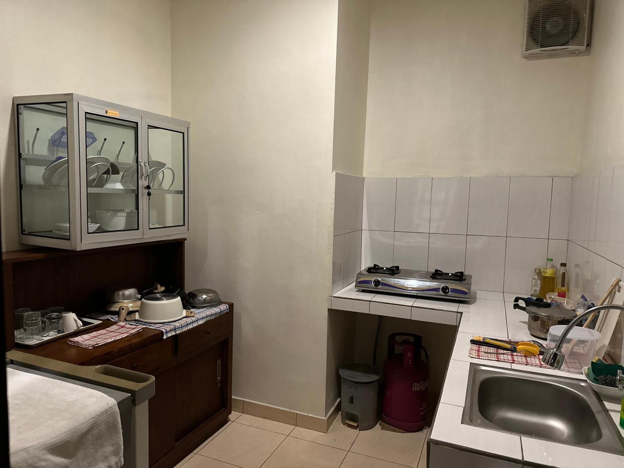 Brata Hotel 2*