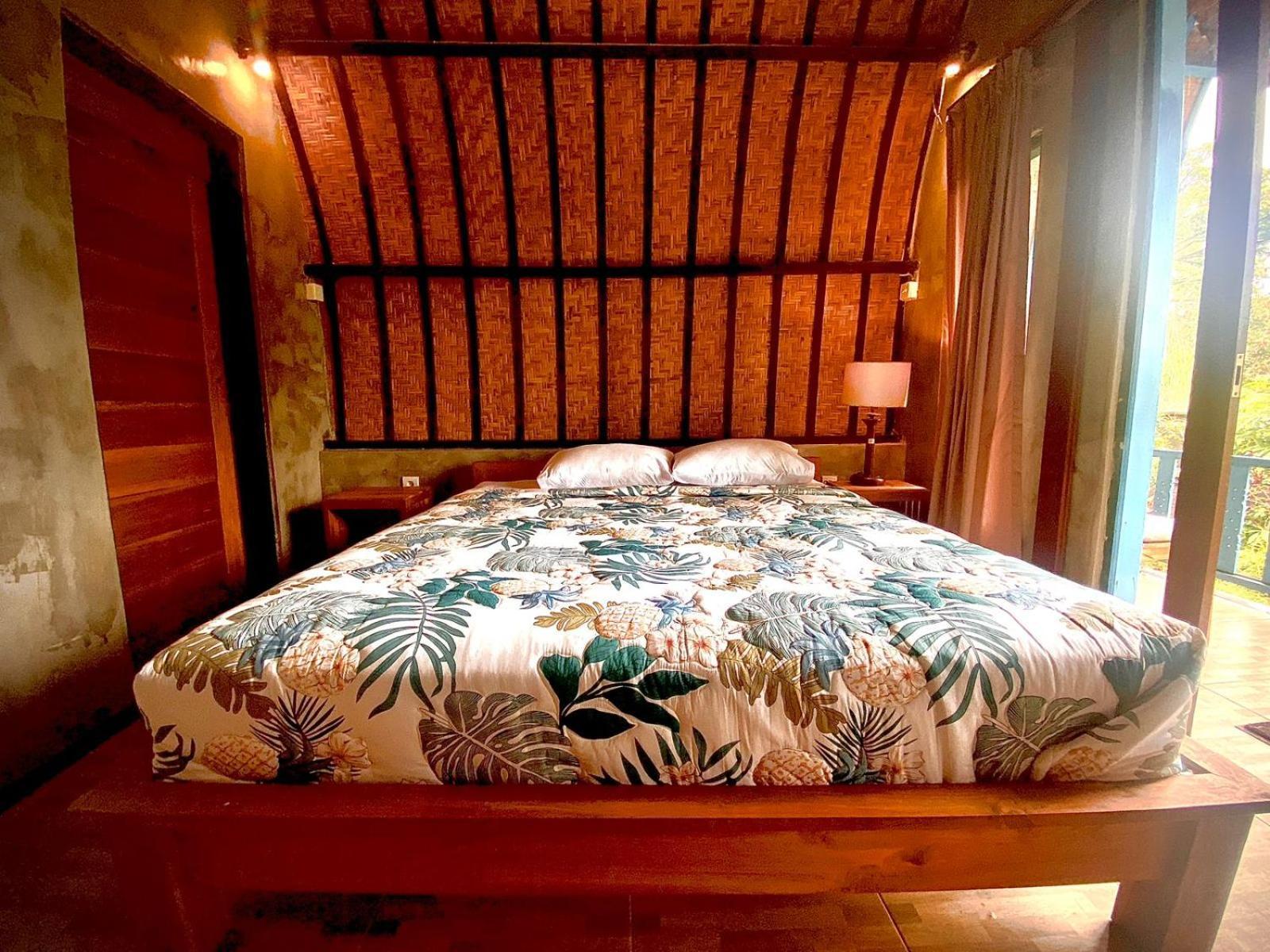 Big Tree House Villa *