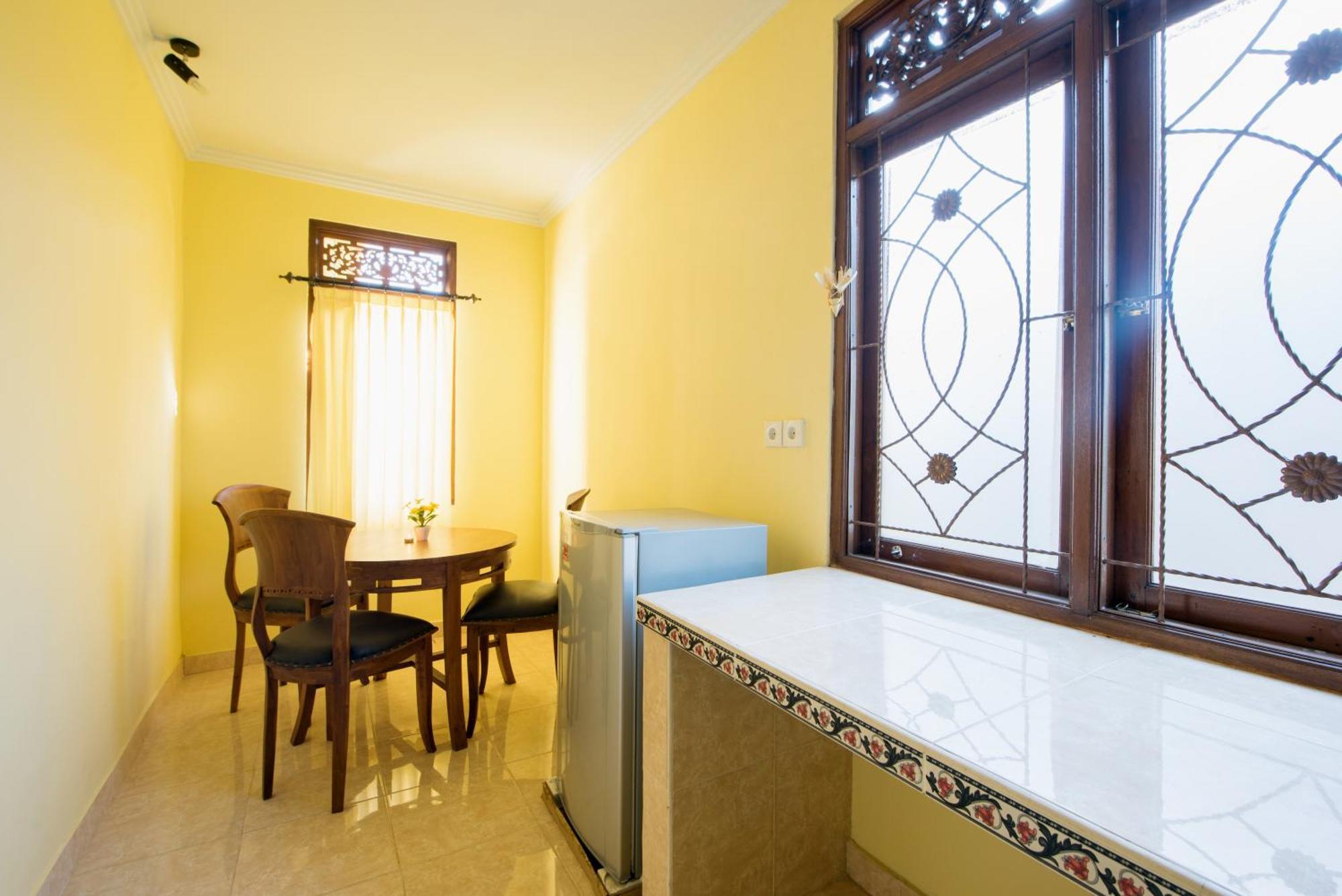 Sari Guest house *