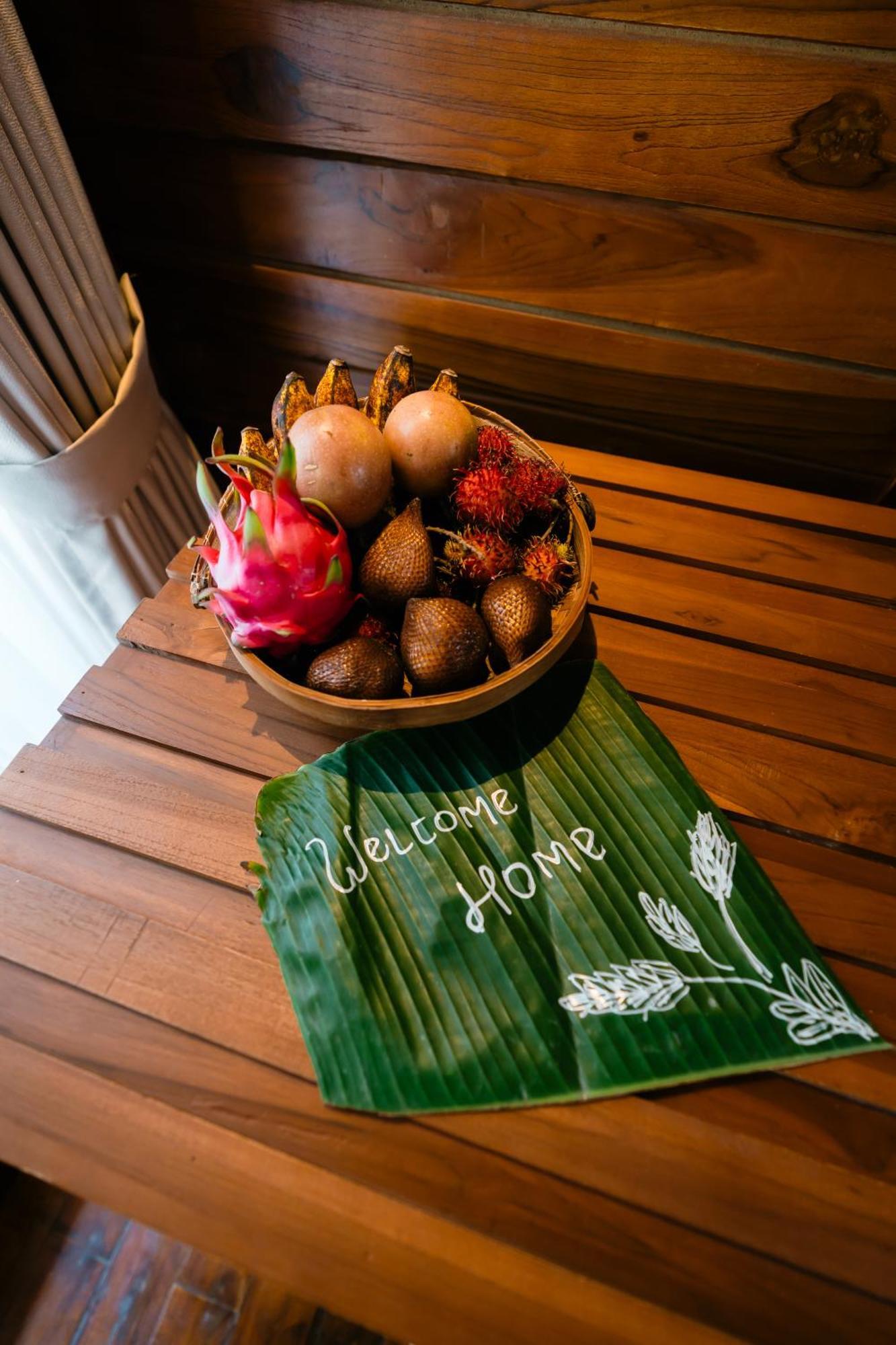 Ngesil Private Joglo & Pool Guest house *
